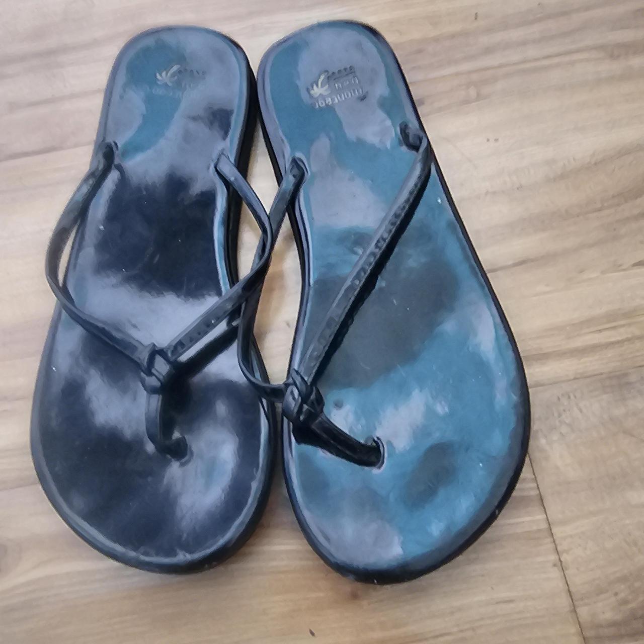 Shiny black flip flops shop