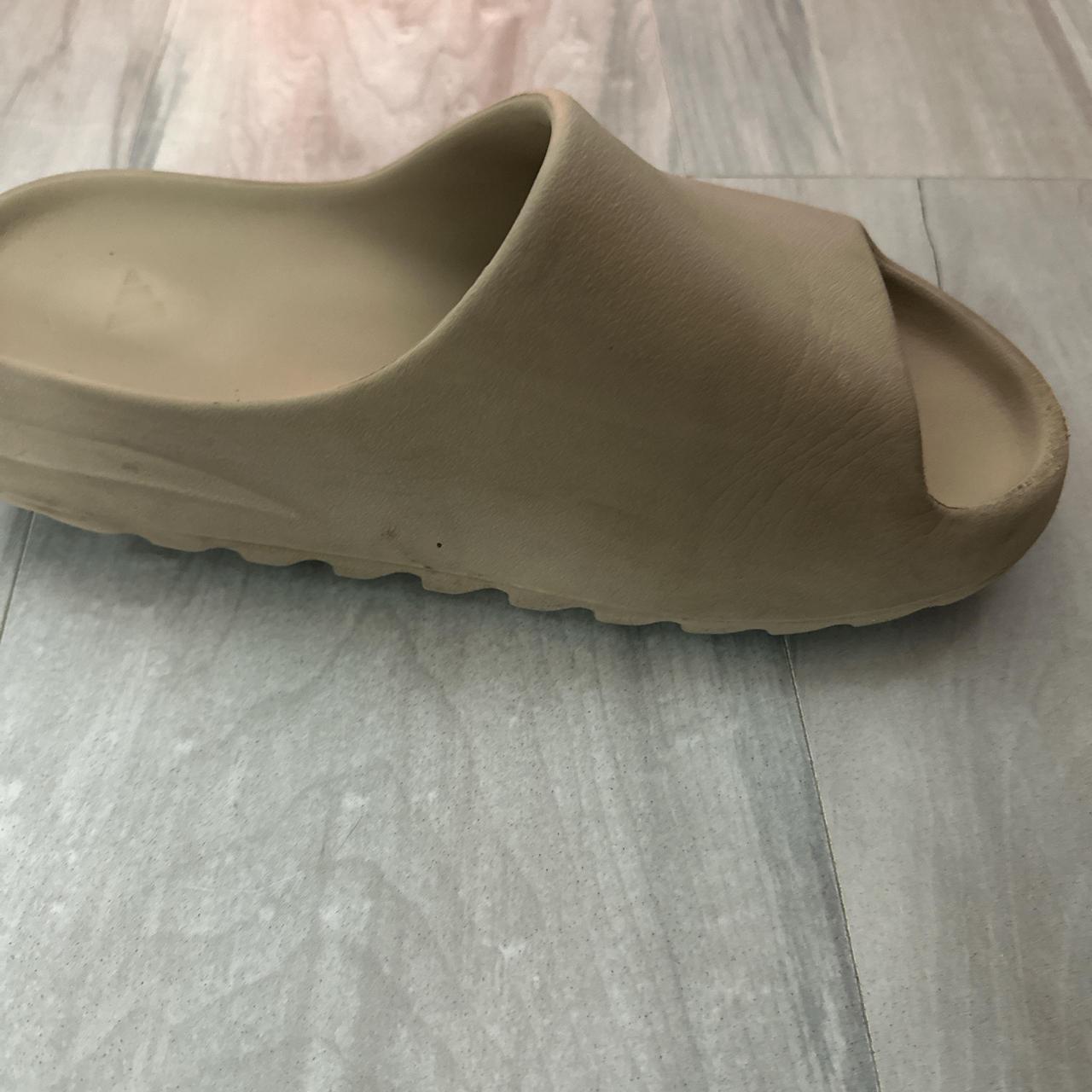 Yeezy slides deals size 8.5