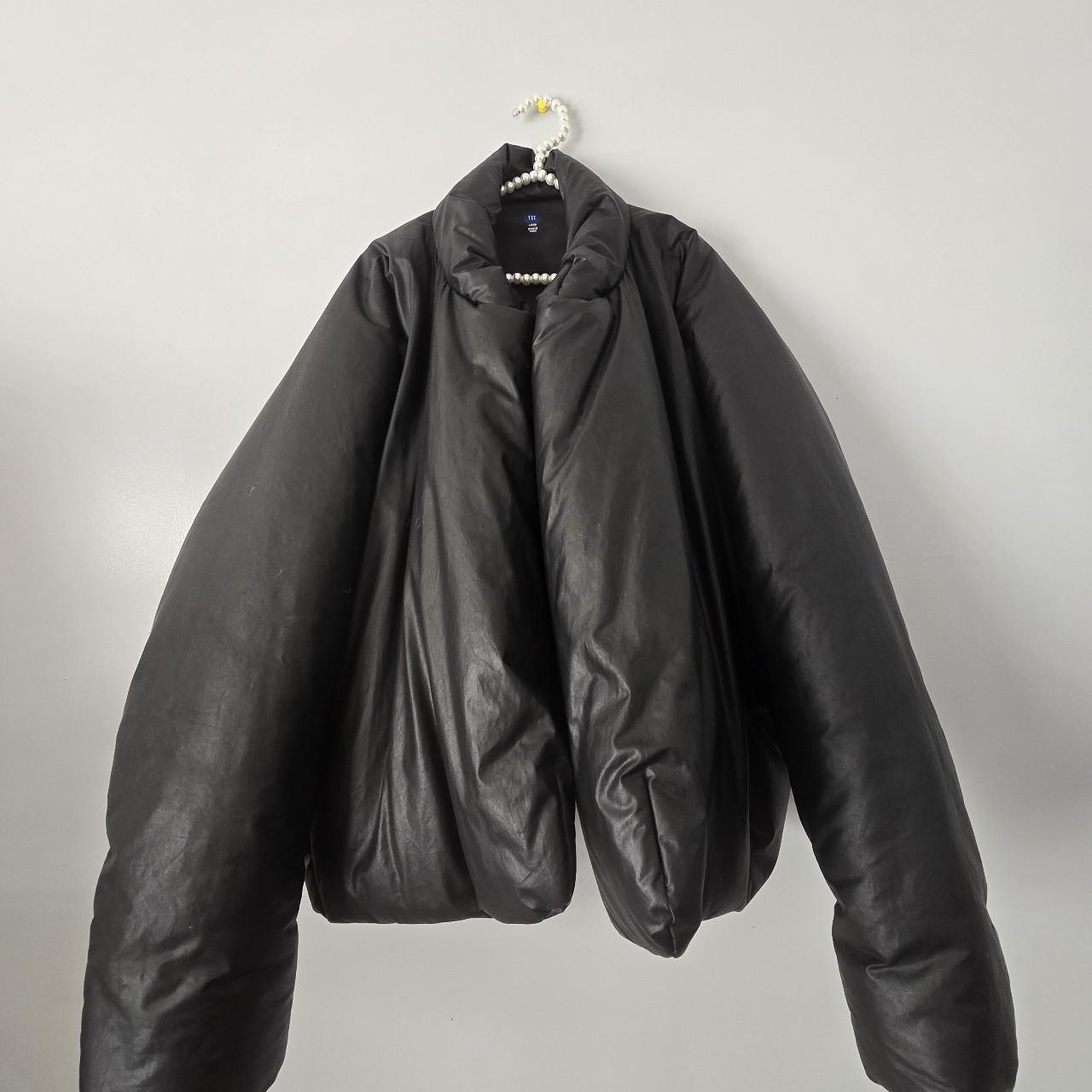 yeezy round jacket black