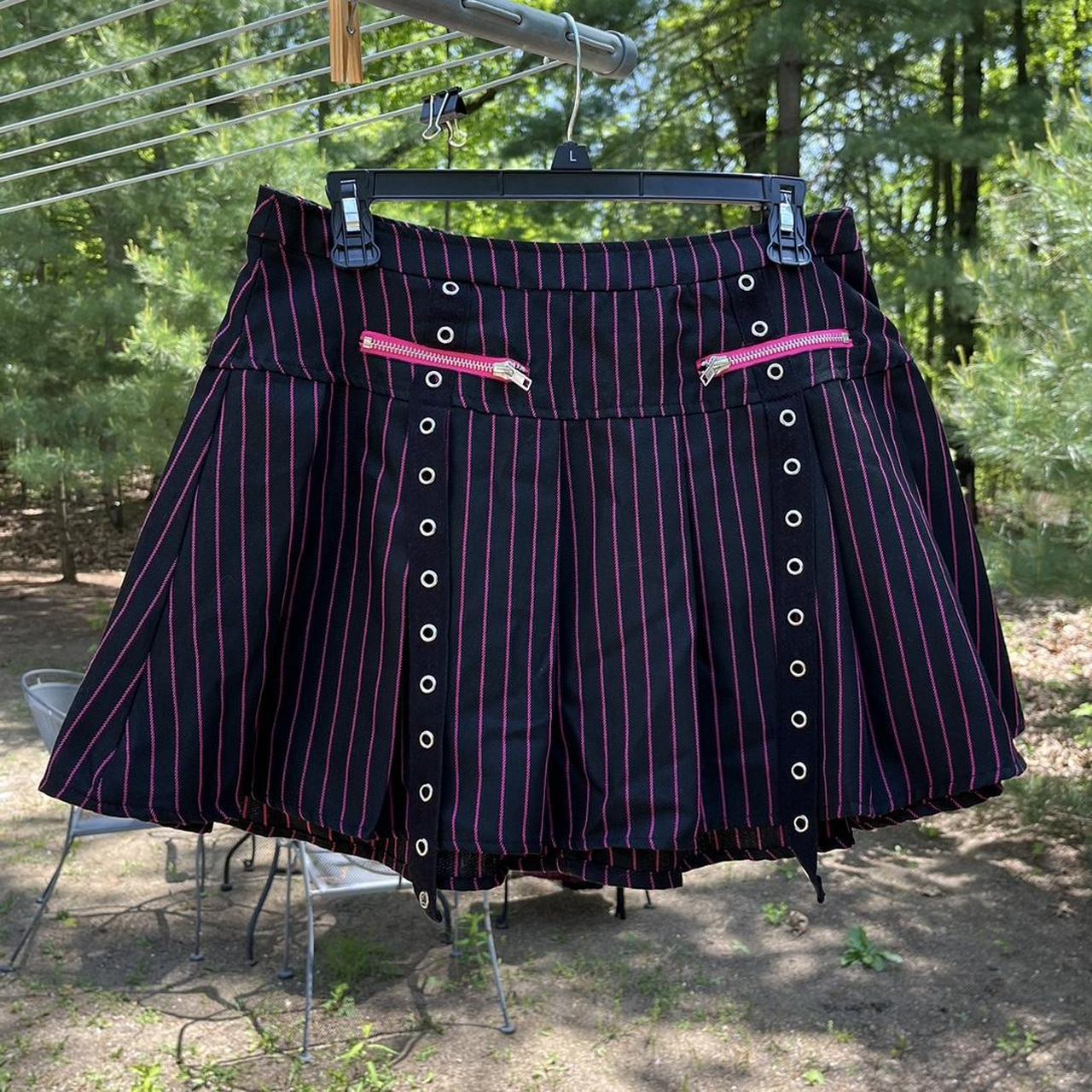 Black and pink pleated mini skirt hotsell