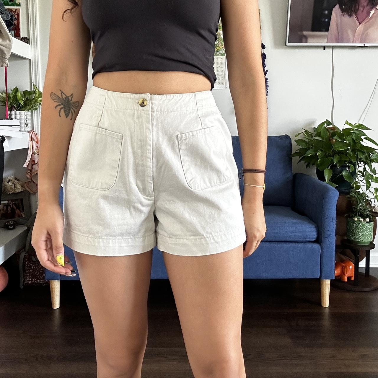Vintage high waisted khaki shorts. In great... Depop