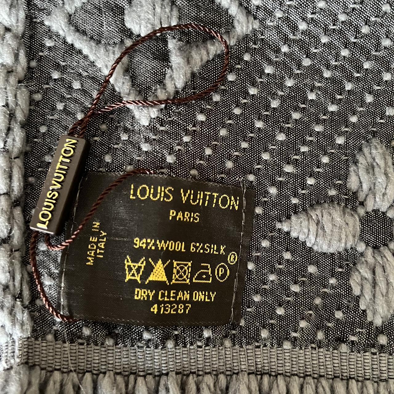 Grey lv scarf - Depop