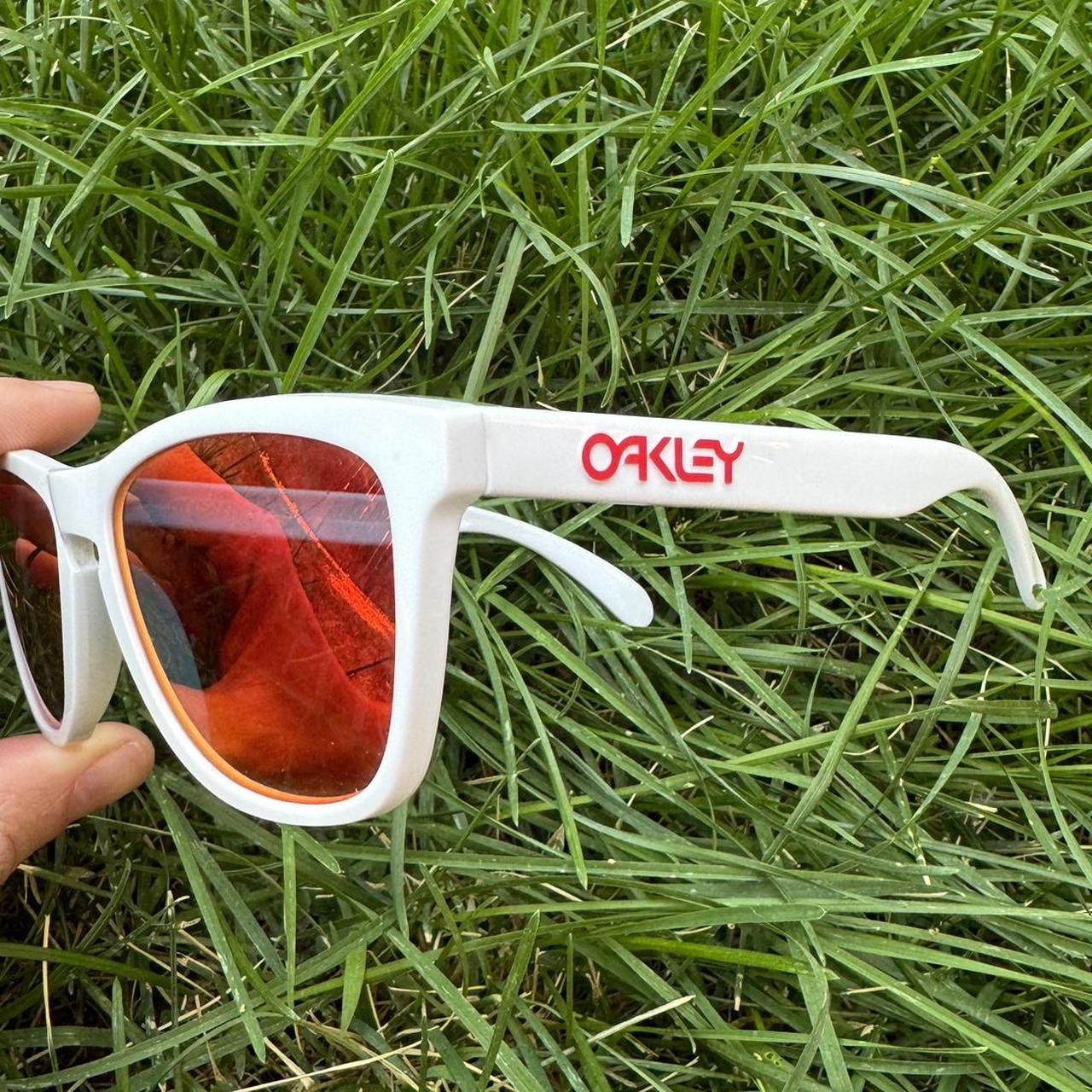 OAKLEY Frogskins ホワイト/レッド Oakley Youth Frogskins XXS Sunglasses OJ9009 08 Matte Clear