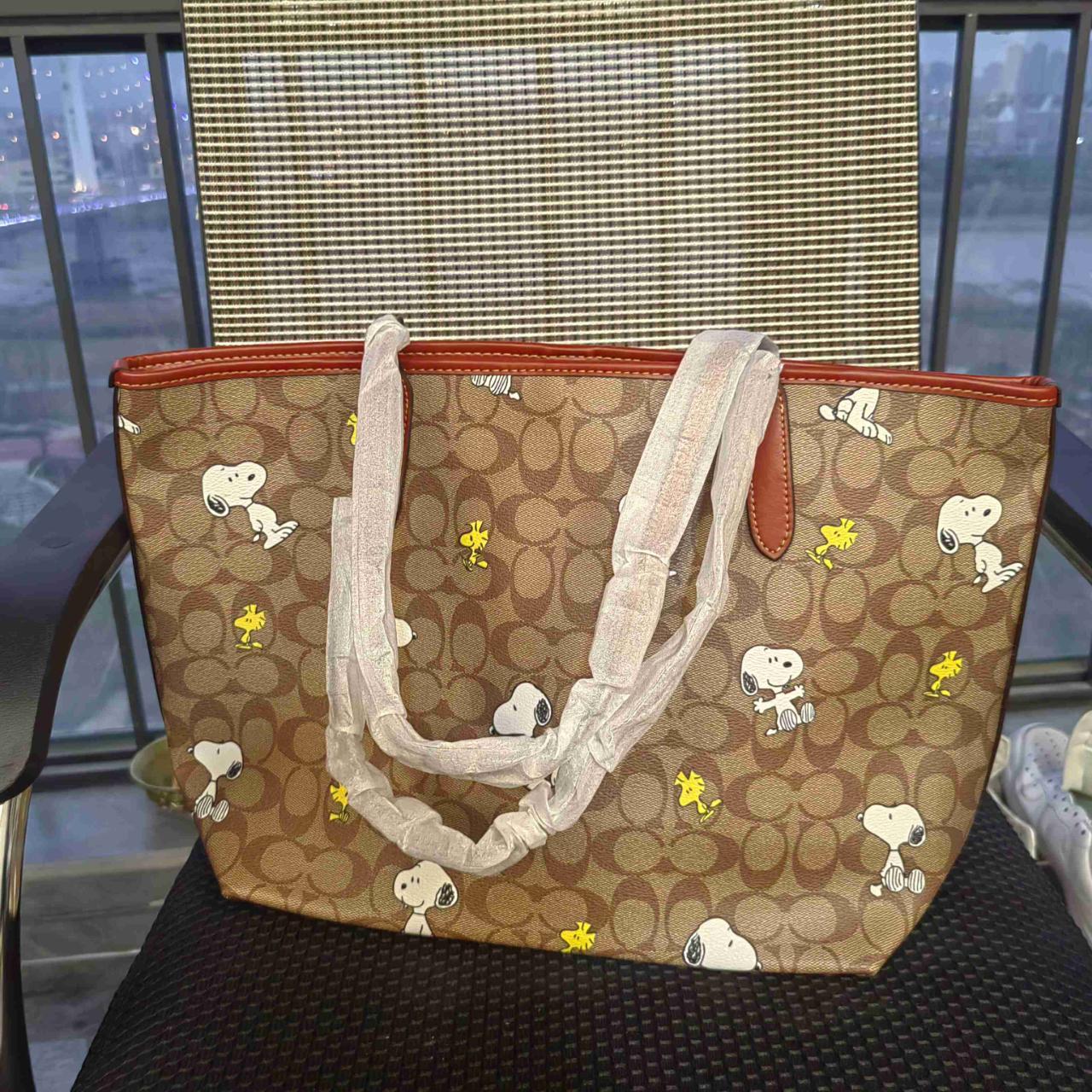 Coach deals X Peanuts City Tote In Signature Canvas With Snoopy Woodstock Print