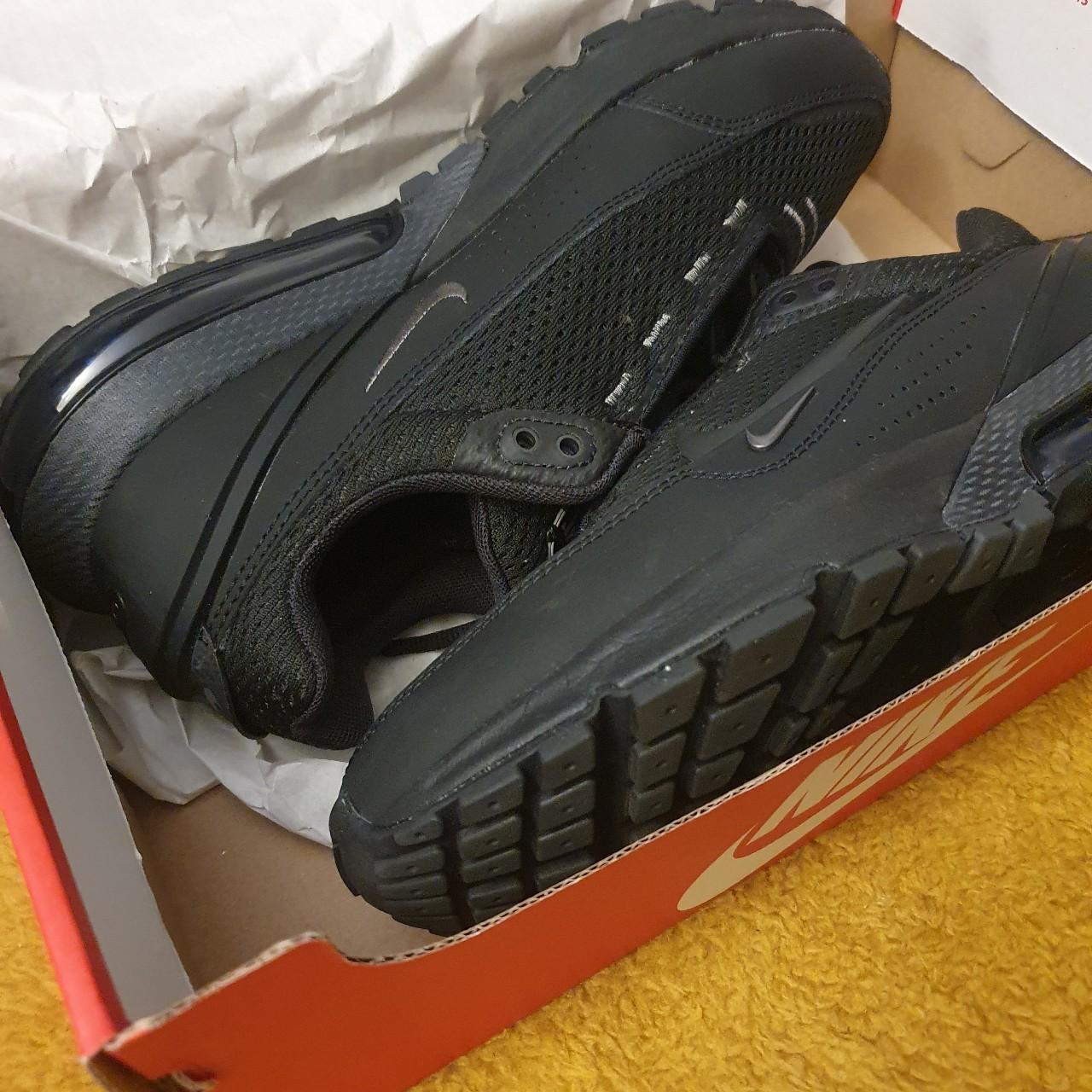 black nike trainers size 6.5