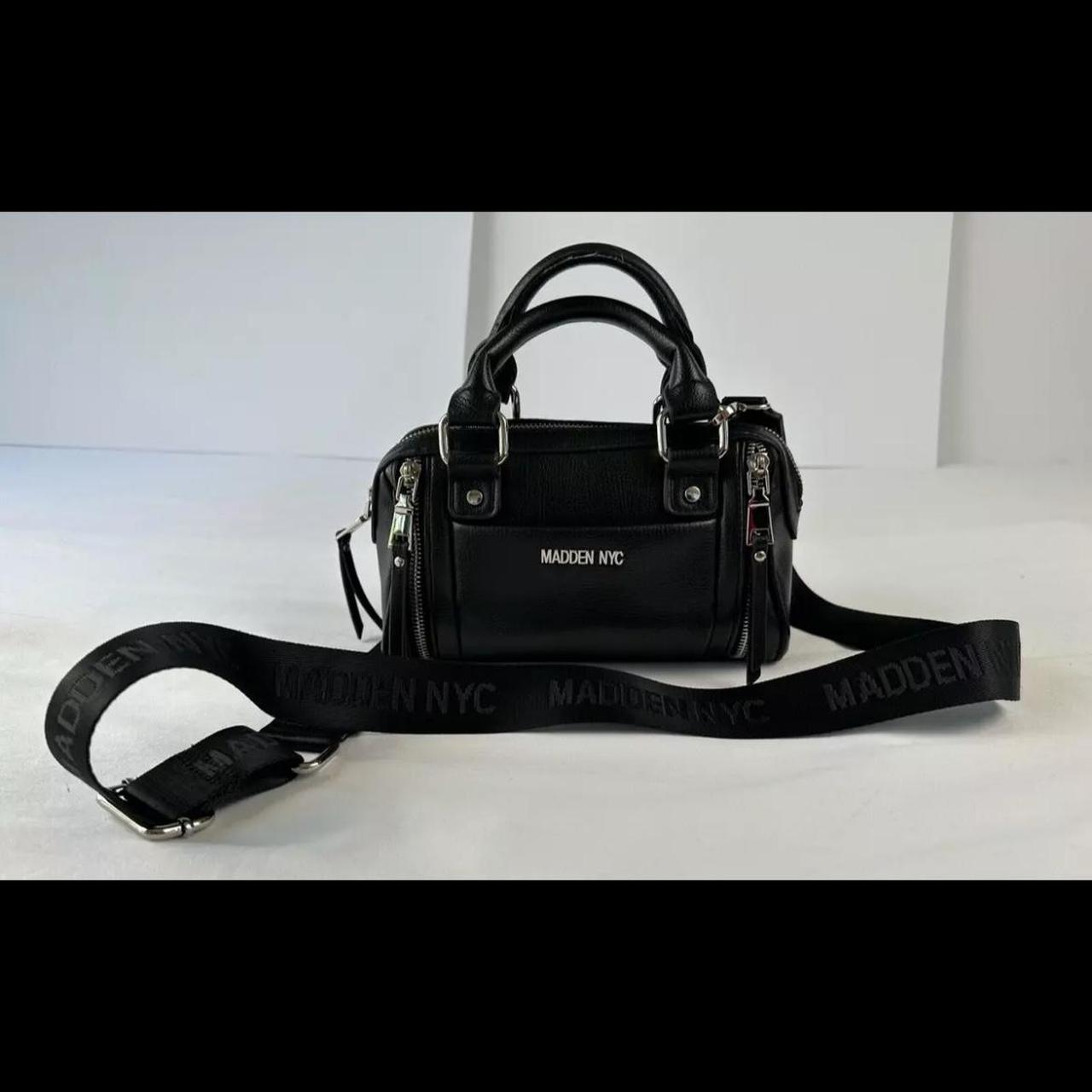 バッグ leather gimmick mini hand bag black MINI ZIP CROSSBODY BAG – Lancel
