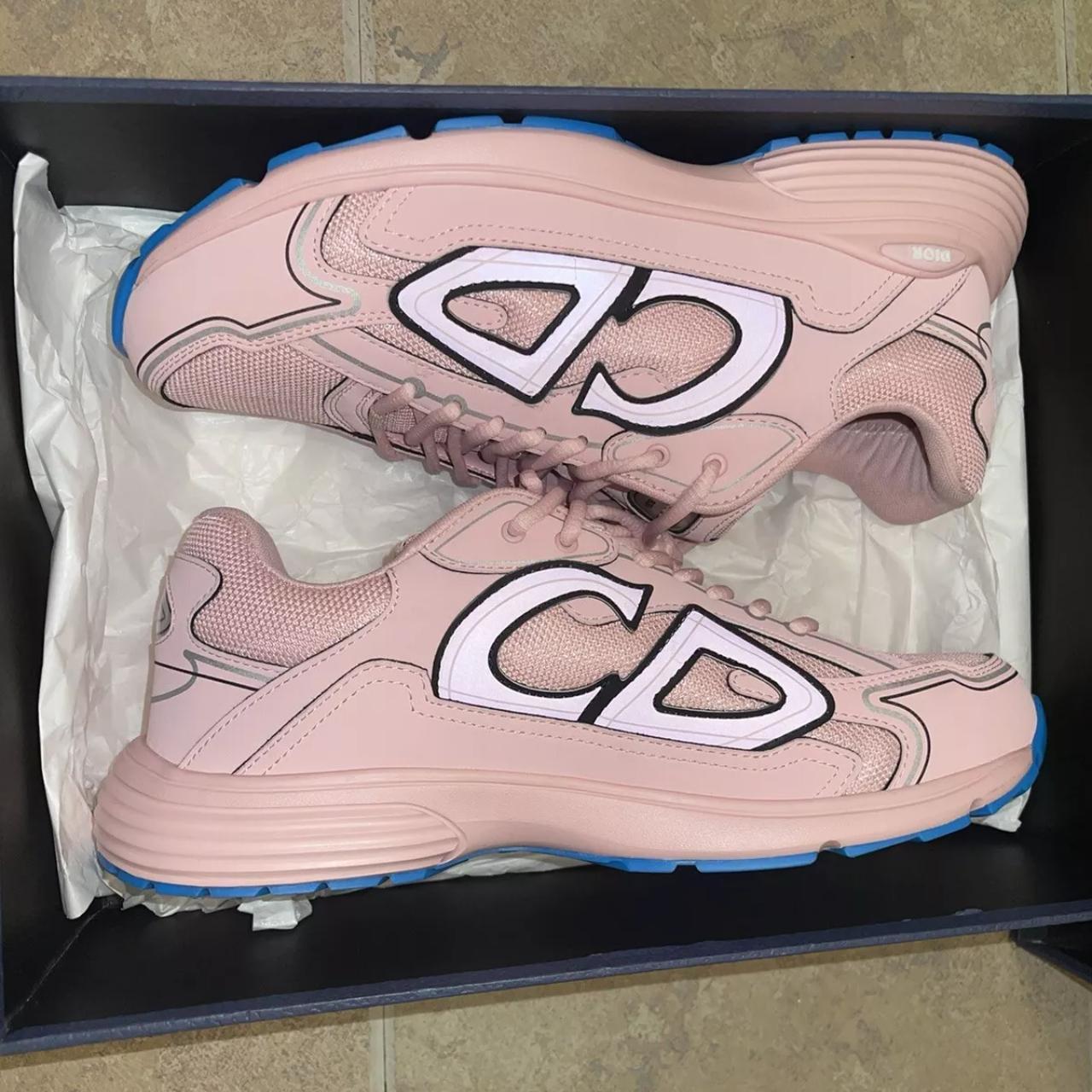 Dior B30 SIZE UK7 PINK, come with box and dust bags