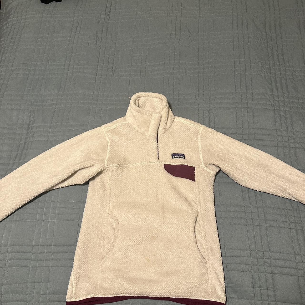 7 10 condition Patagonia Cream and burgundy fleece