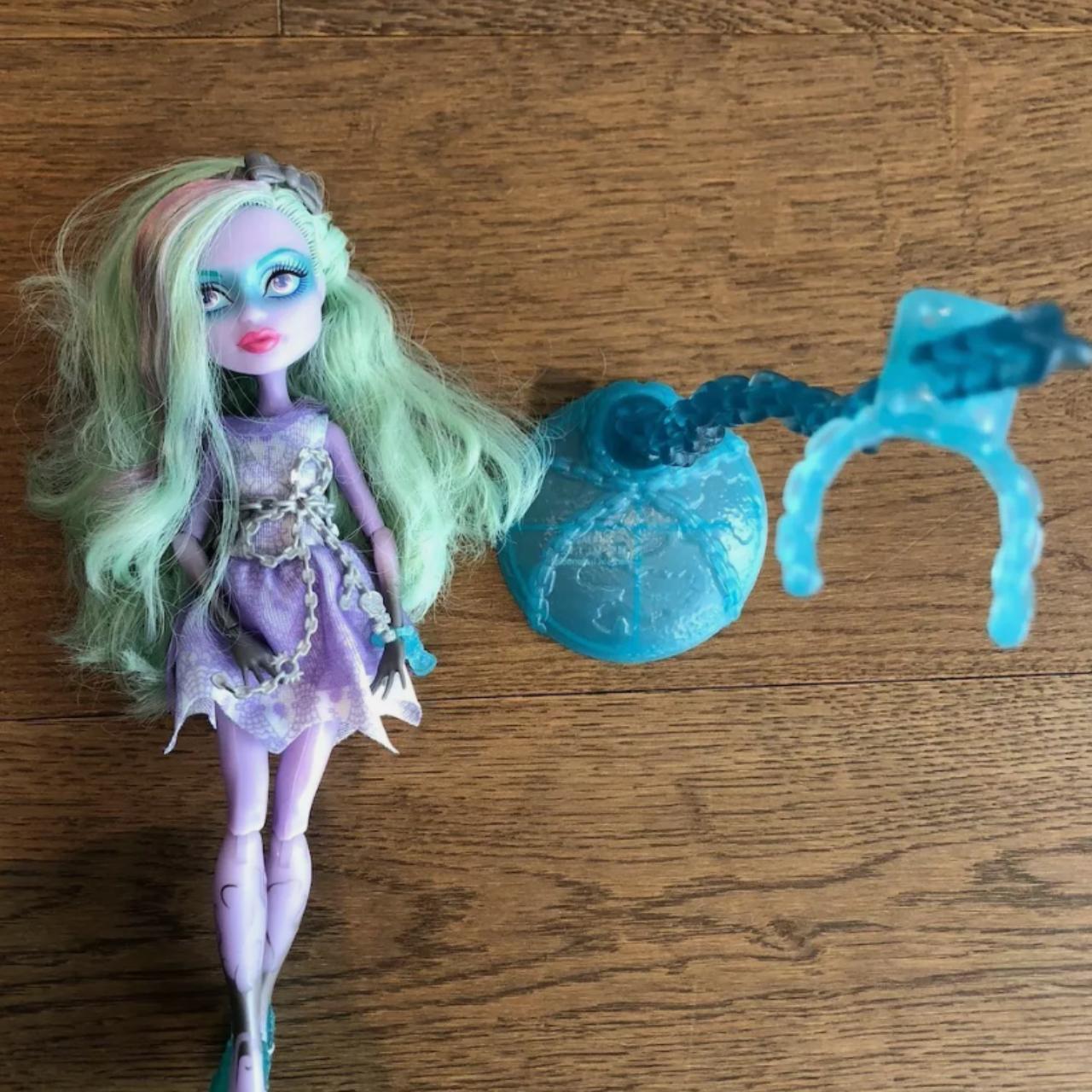 Monster High hotsell Haunted Twyla *RARE*