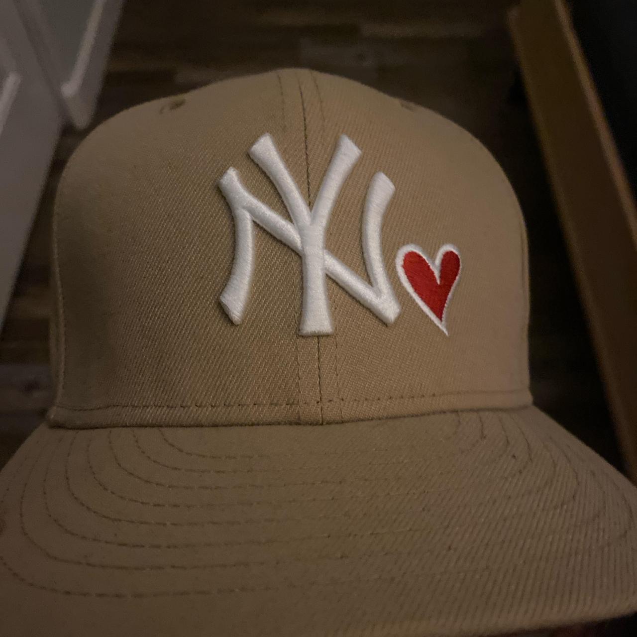 Size New York Yankees Heart print Tan and Depop