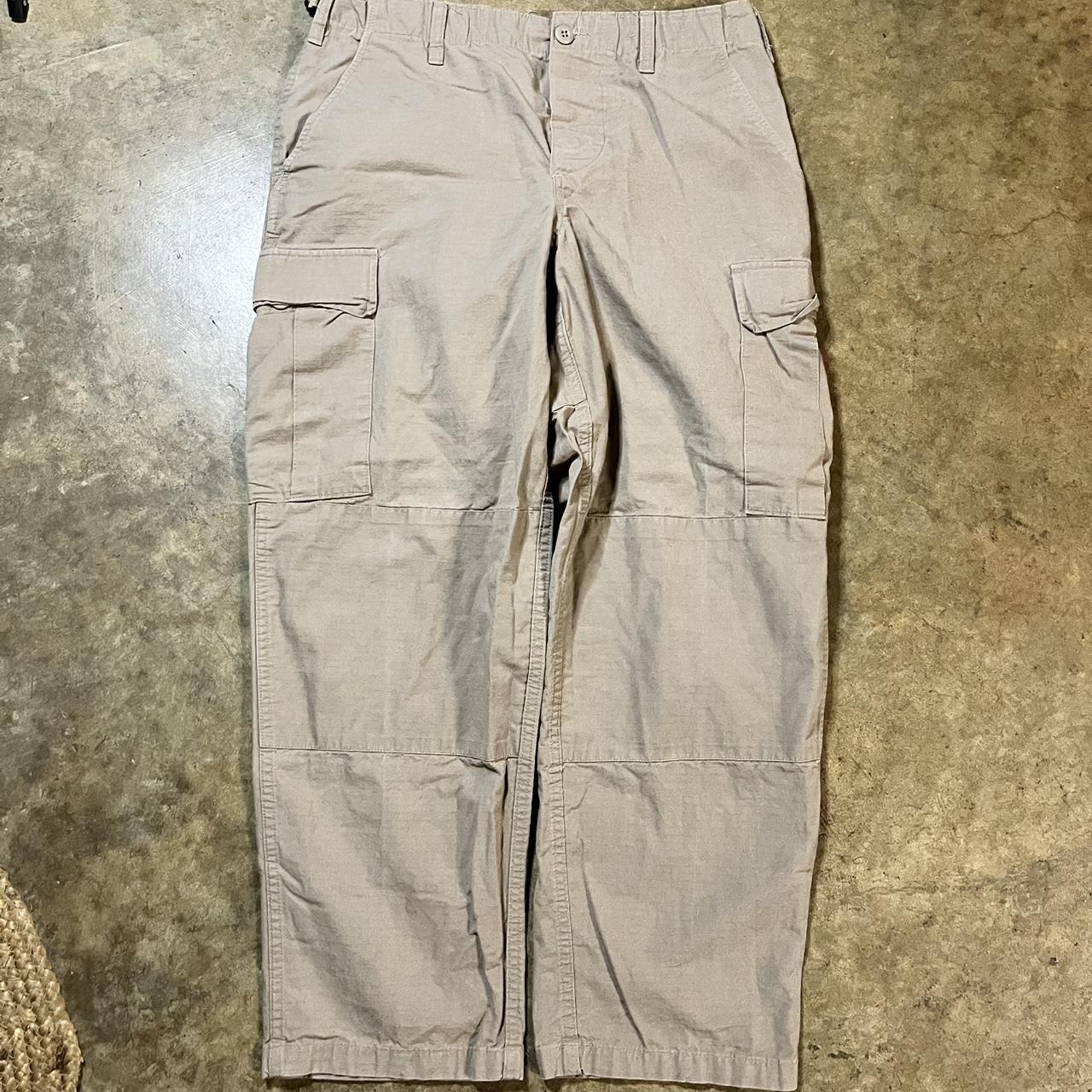 tan tru spec relaxes/loose fit cargo pants great... Depop