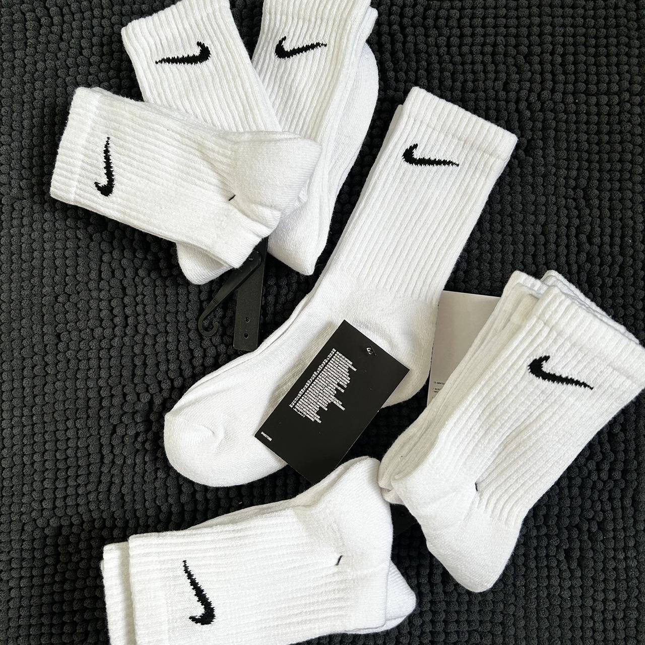 womens black and white nike socks