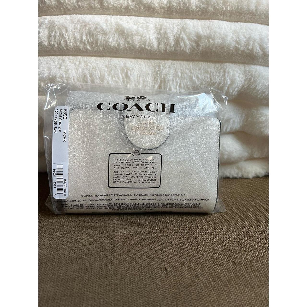 NWT Coach Medium Corner Zip Wallet in White Chalk | Depop