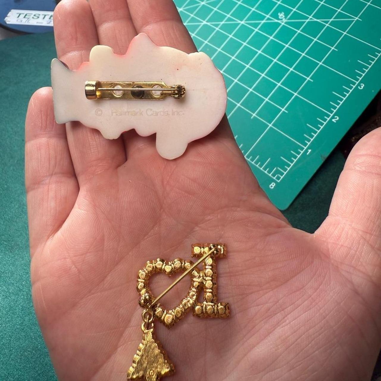 Source Unknown Women's Brooch - Red/White – Sourc… - image 4