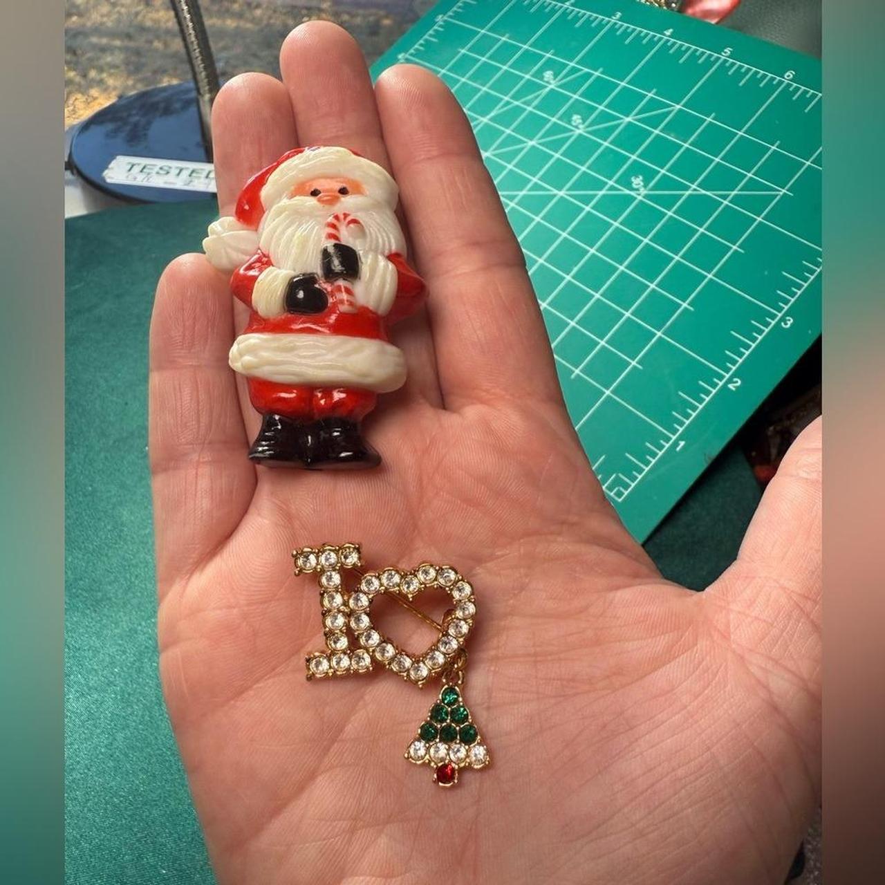 Source Unknown Women's Brooch - Red/White – Sourc… - image 1