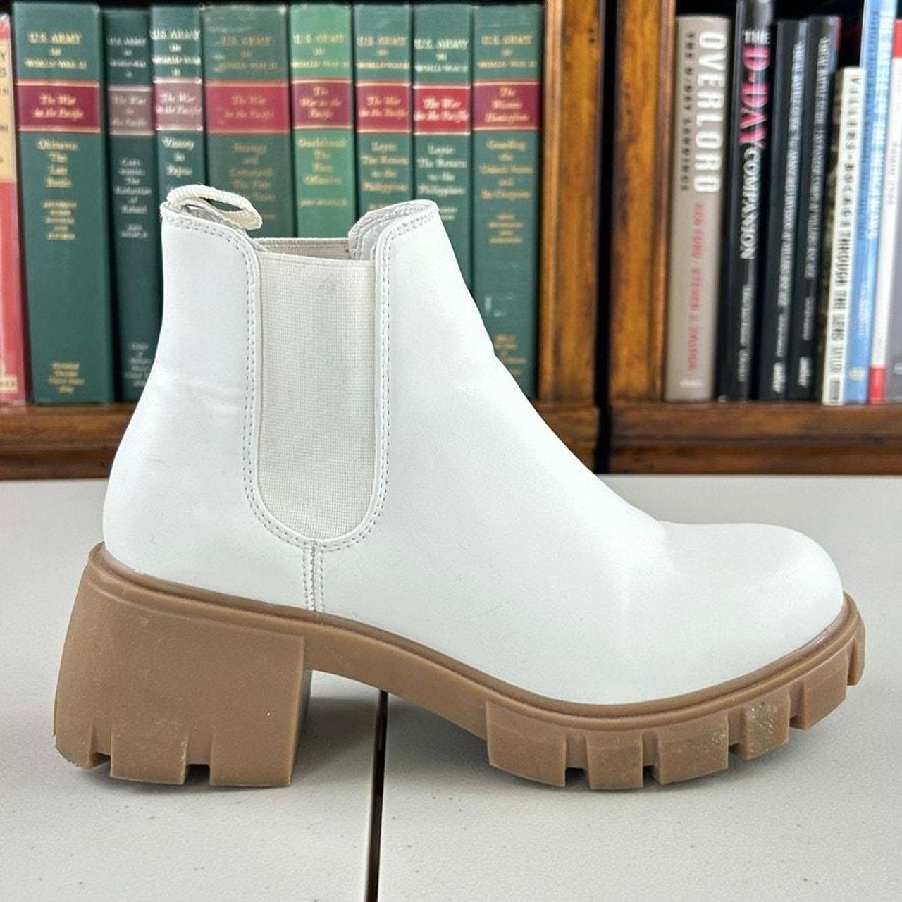 Steve Madden Howler Boot top white size 6.5