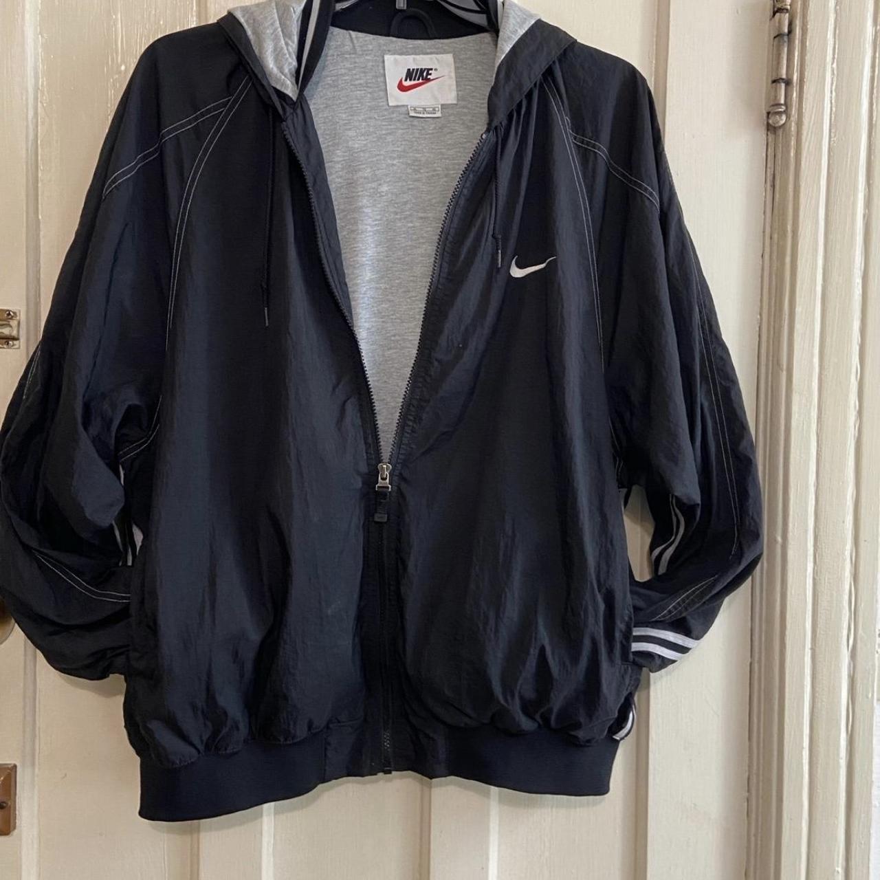 Vintage 90s shipping Nike embroidered windbreaker