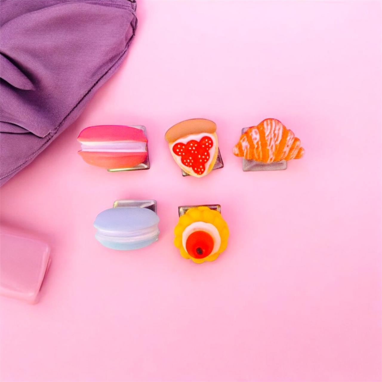 Cute foodie keyboard caps! 🧁#gamergirl #keycaps... - Depop