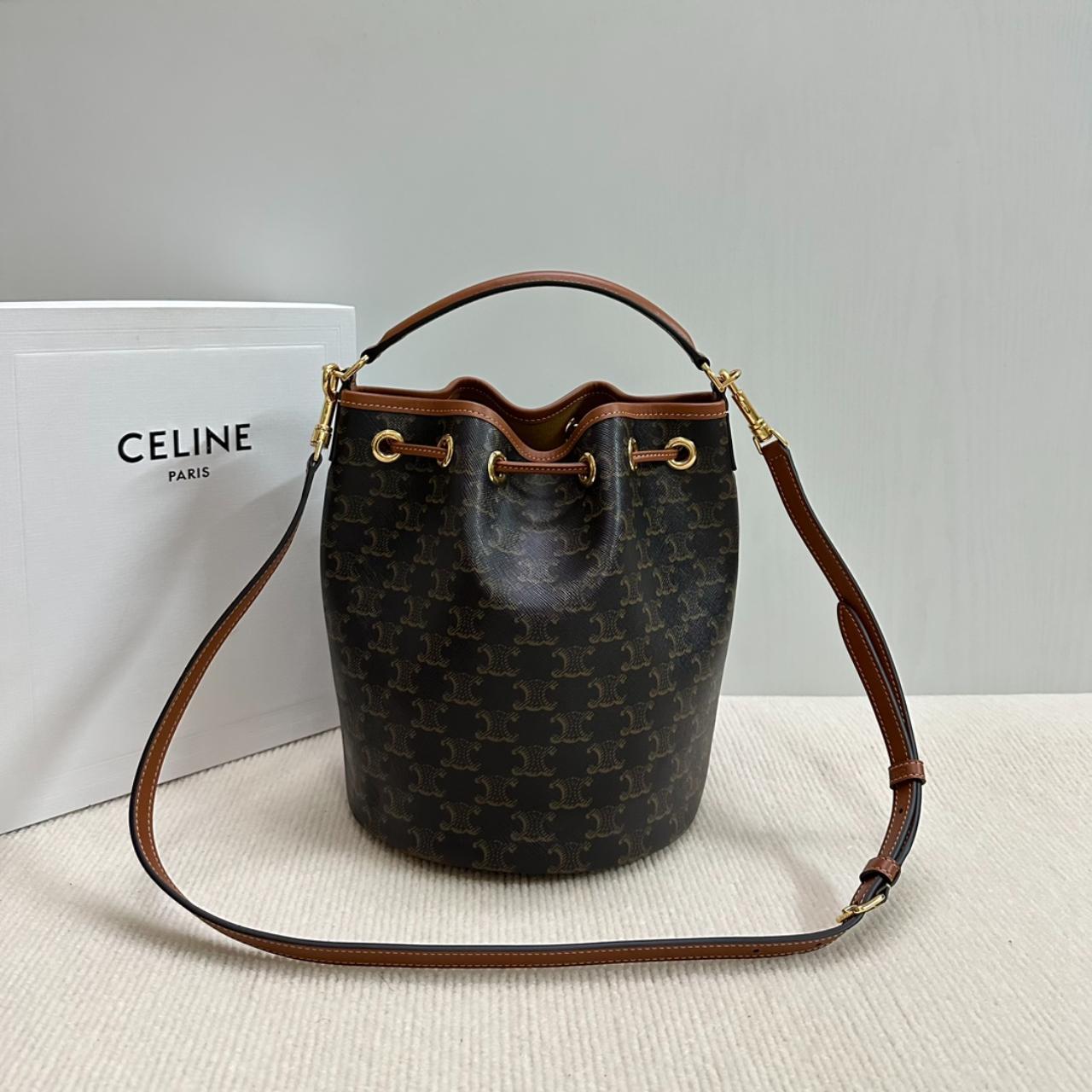 【FW25】Celine Clara Bucket Bag Celine Clara Bucket Bag | italist