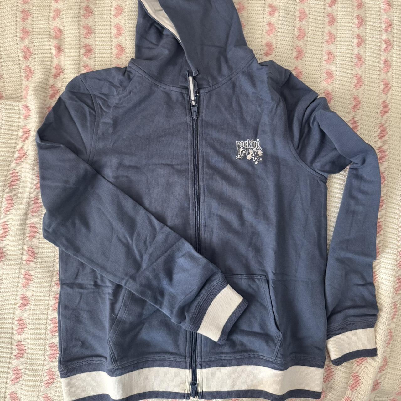 item listed by leyanaz