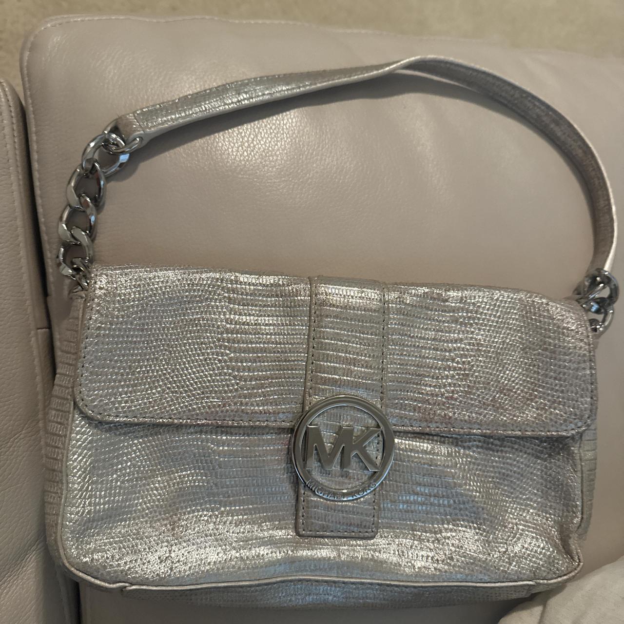 item listed by tina629
