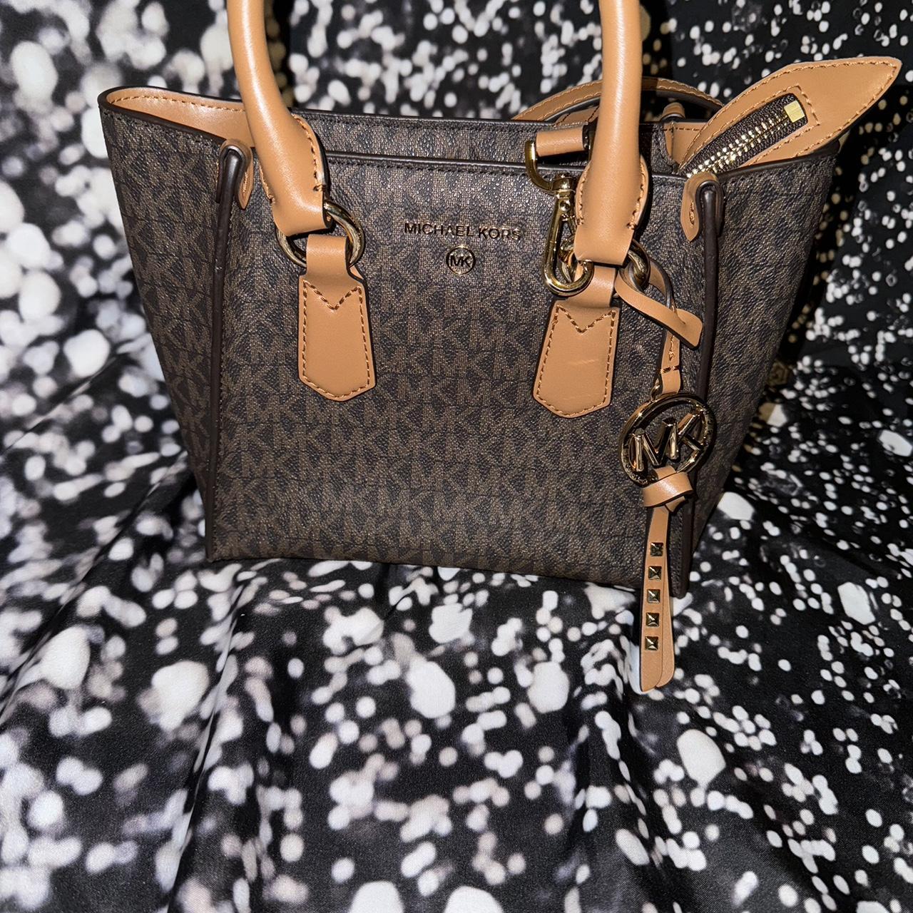 新品未使用 MICHAEL KORS バッグ Like new MK bag wore it one time and don't even go | Depop