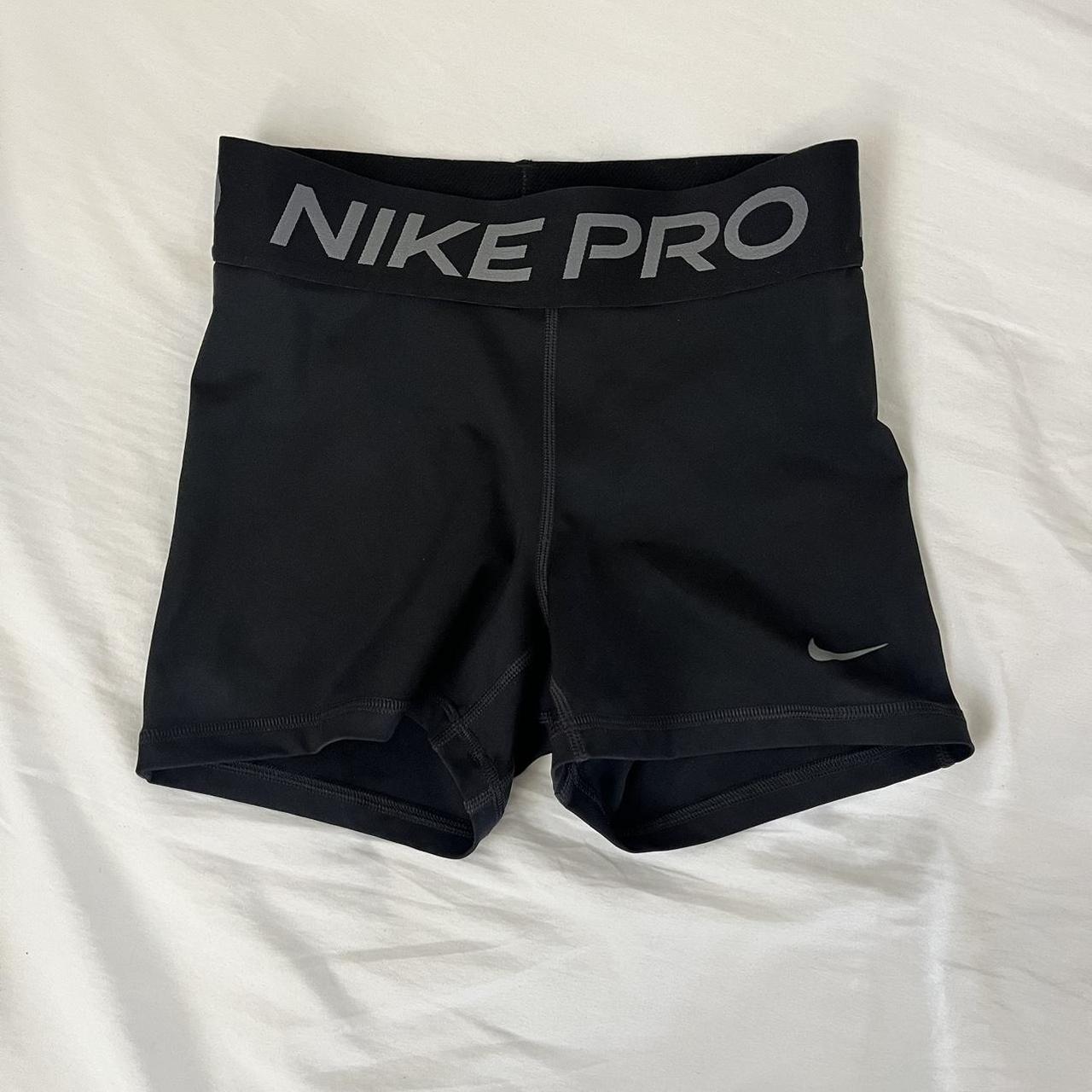 Nike pros, size :XS, they do not fit me anymore 🥲...