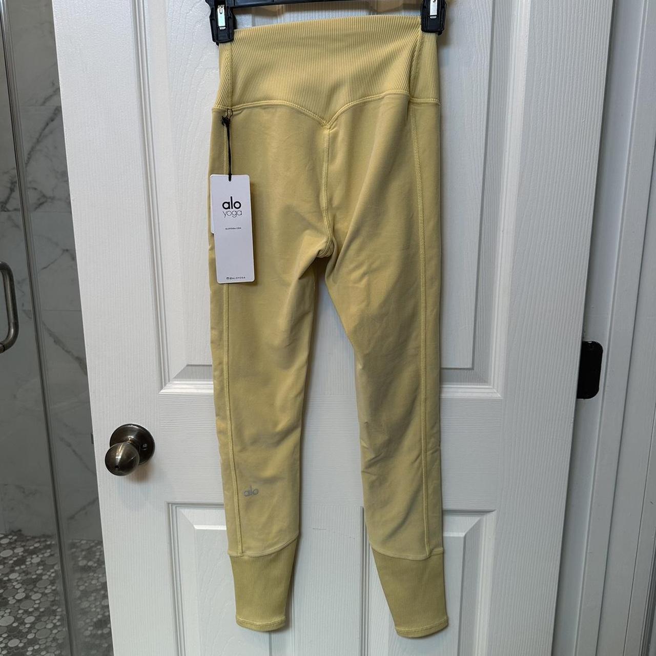 NWT Alo Yoga 7/8 Leggings Color: buttercream Depop