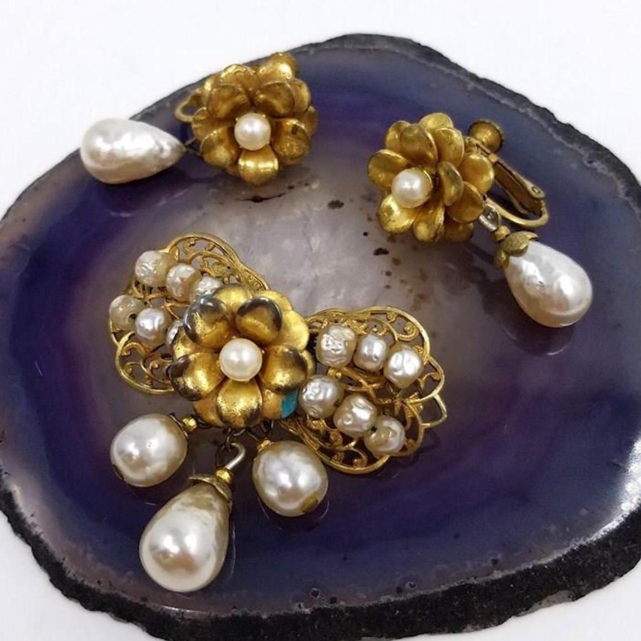 50'60's頃 Miriam Haskell パール装飾のゴールドの葉 ヴィン RARE Vintage Signed Miriam Haskell 1950's Gold Tone | Depop