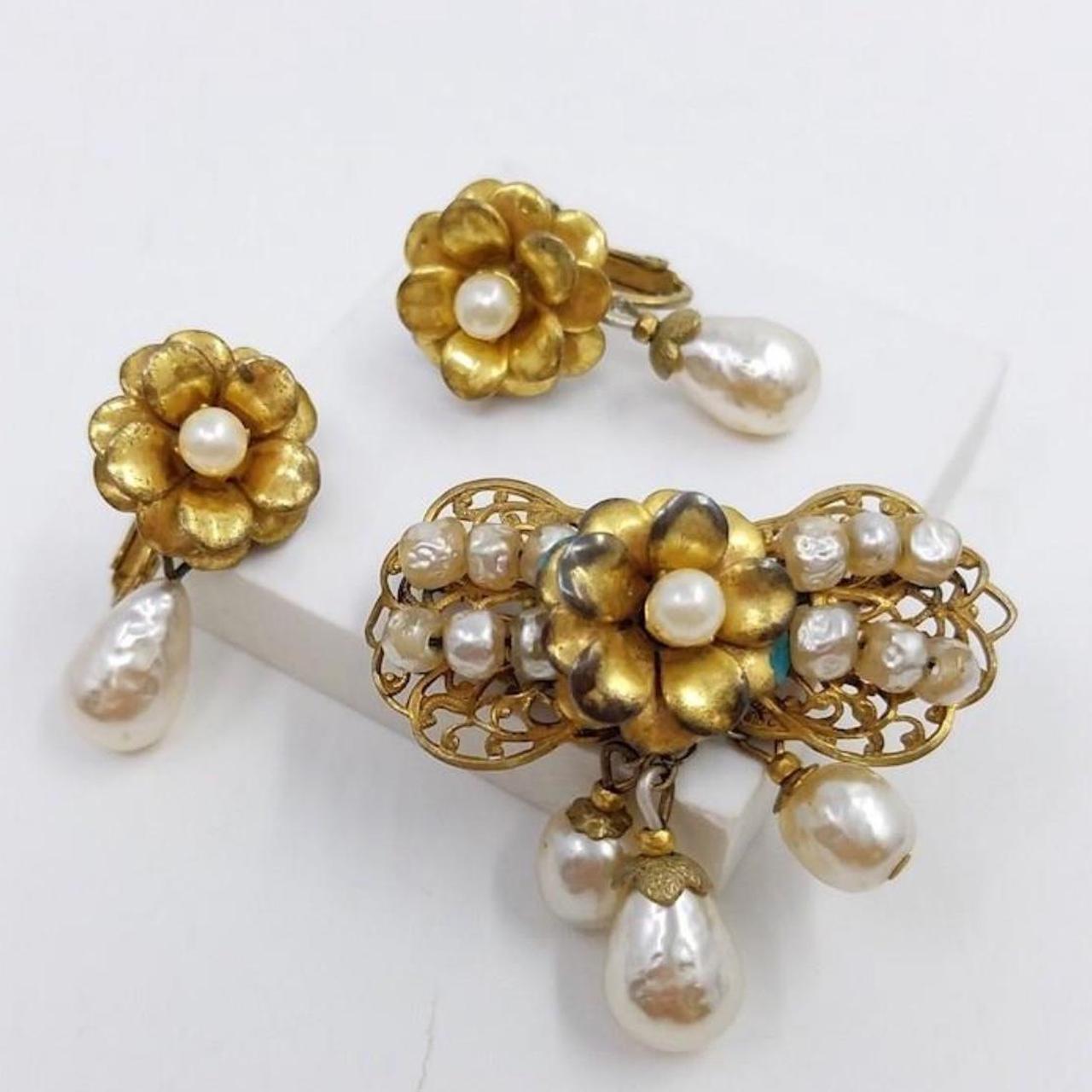 50'60's頃 Miriam Haskell パール装飾のゴールドの葉 ヴィン RARE Vintage Signed Miriam Haskell 1950's Gold Tone | Depop