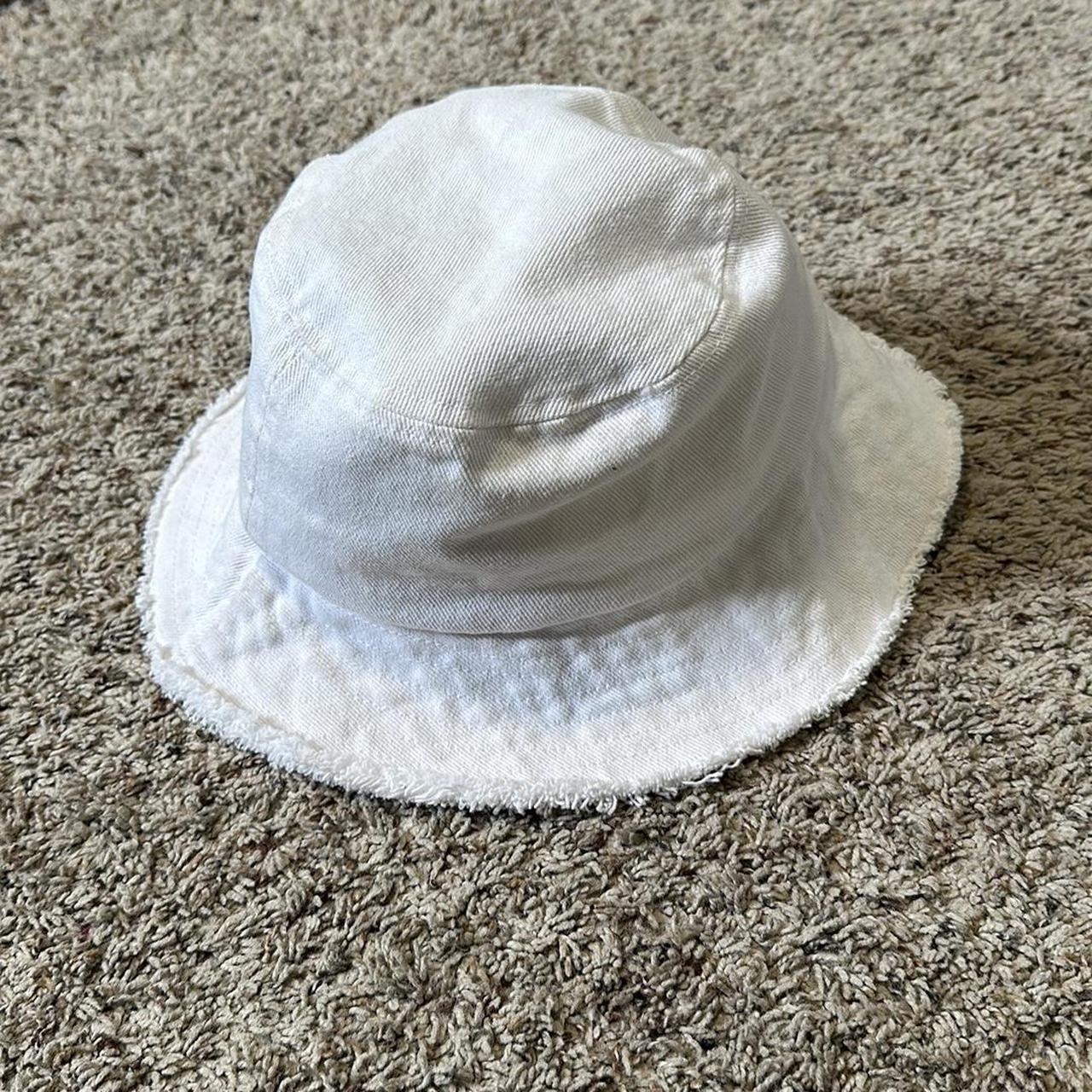 White bucket hat one size fits all. Never worn Depop