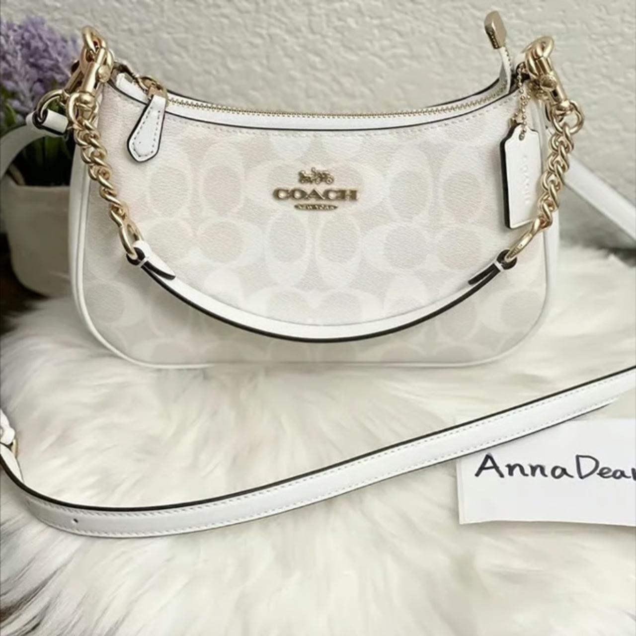 COACH Women's Teri Shoulder Bag In Signature | Depop