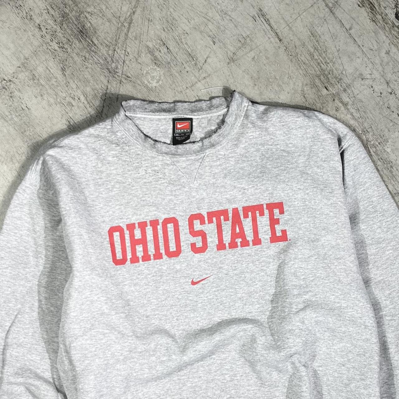 Nike sweatshirt center logo hot sale