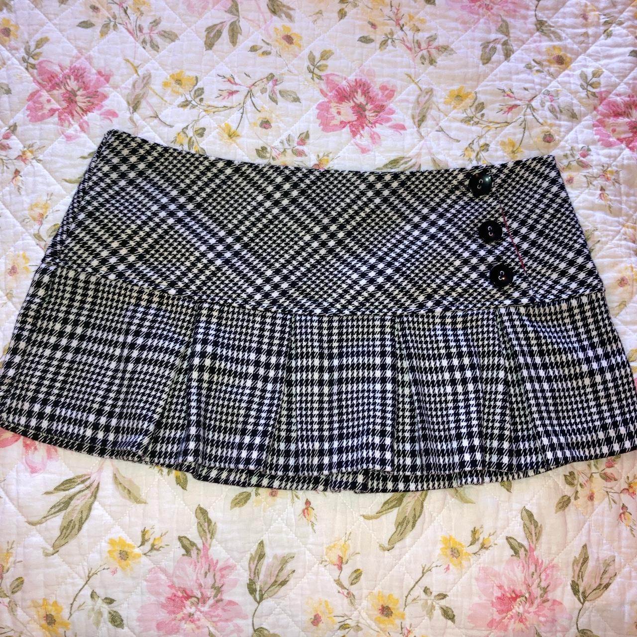 Wet Seal Women's Black and White Skirt | Depop