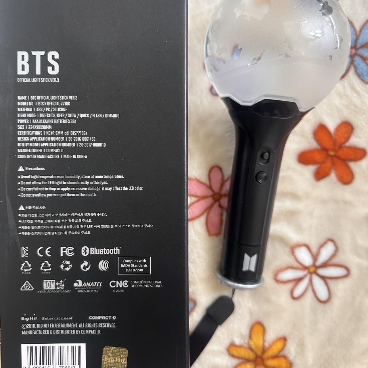 BTS Official Lightstick Ver. 3 - black and white...