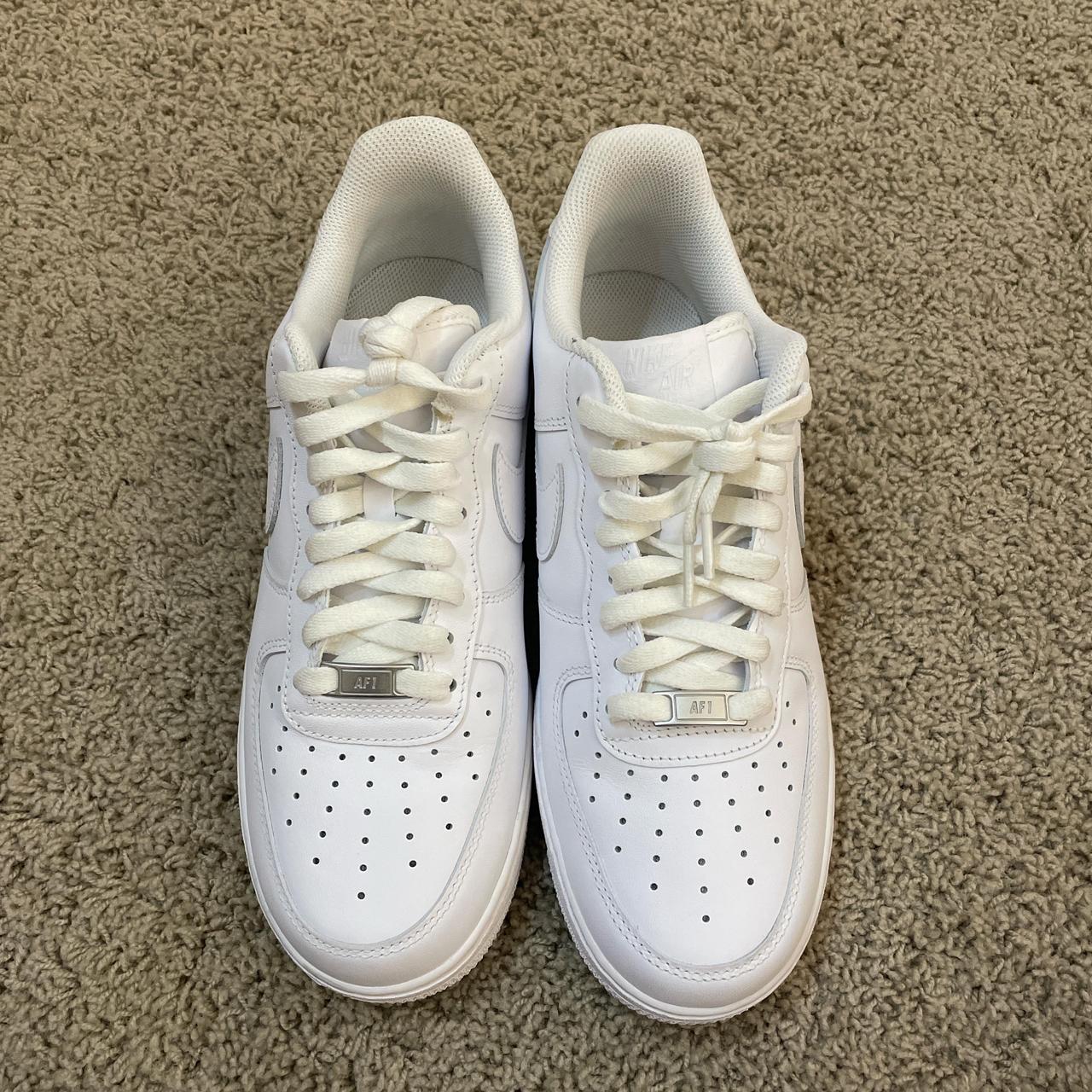 Just plain white air forces. Worn 2 times in great. Depop