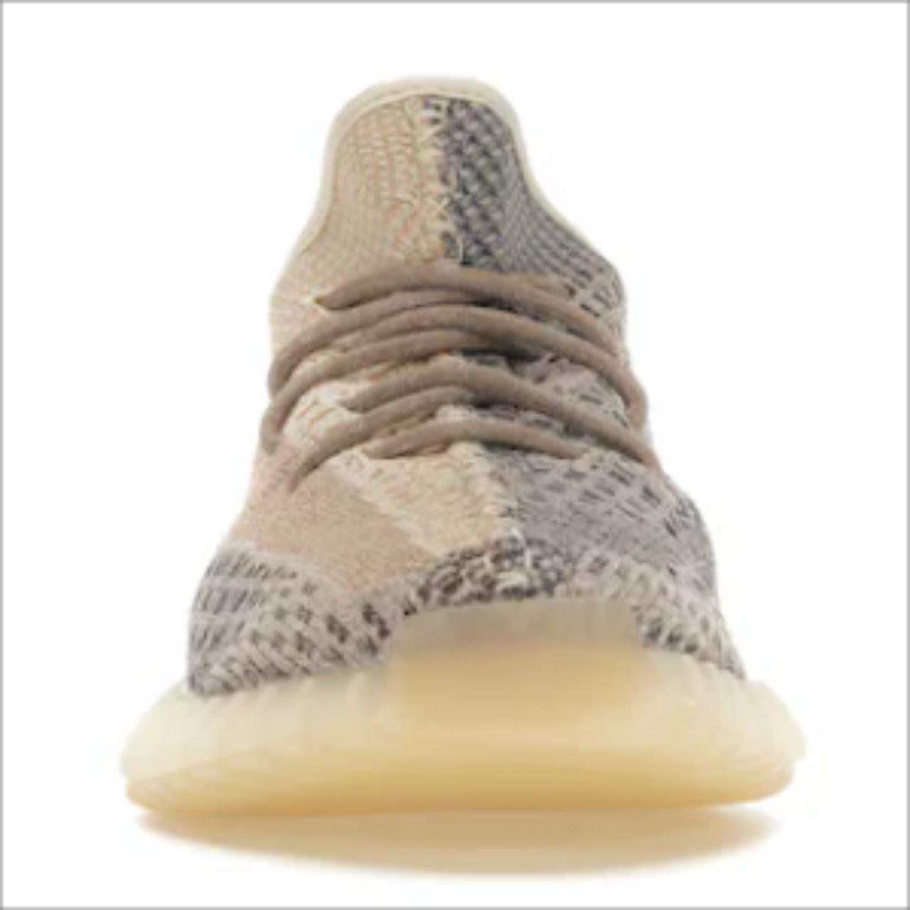 adidas Yeezy Boost 350 V2, Ash Pearl, Trailing