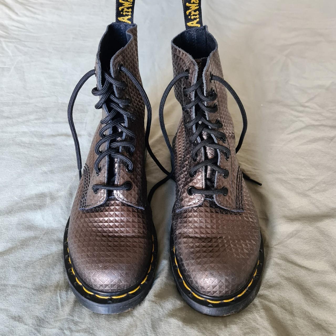 Dr. Martens bronze 8 eye Gunmetal Emboss drmartens