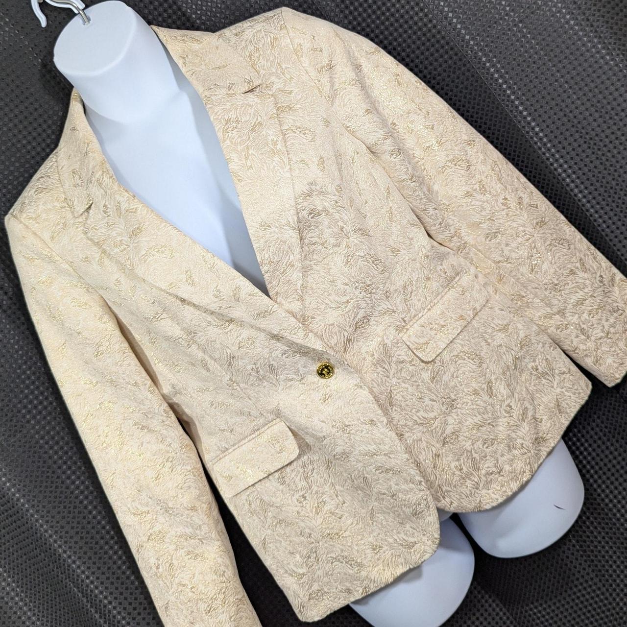 item listed by hauteclub