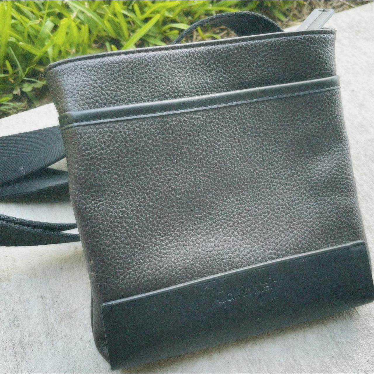 Authentic Calvin Klein shoulder purse, it's broken, - Depop