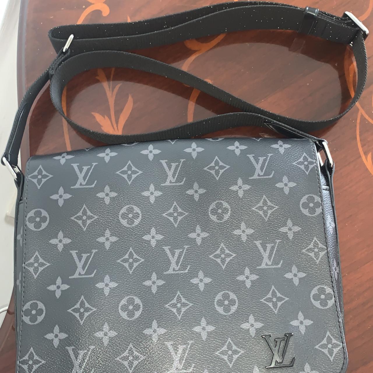 お洒落♡【LOUIS VUITTON】LVショルダーバッグ districtPM District PM Small Men's Messenger Bag | LOUIS VUITTON ®