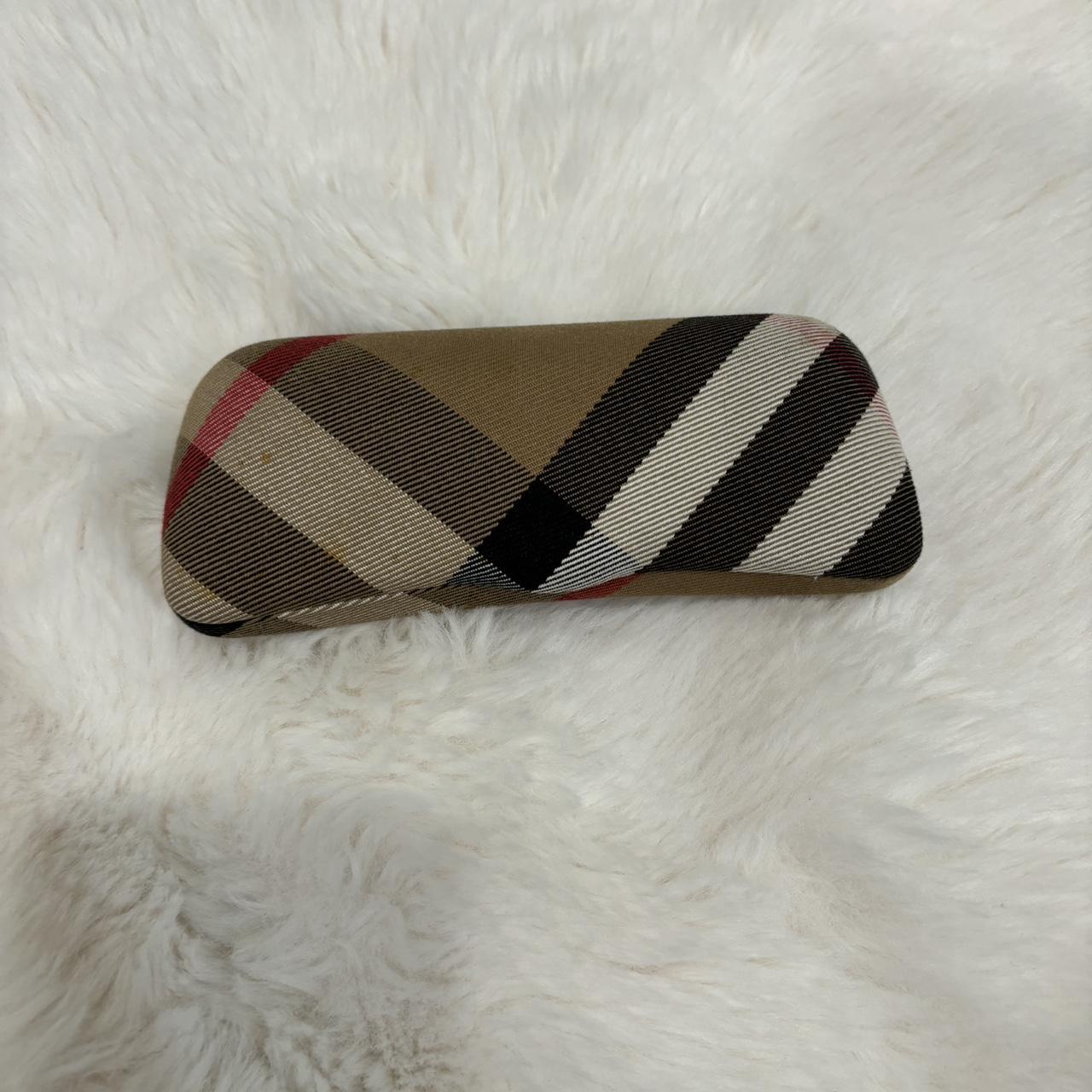 Burberry glasses case NO GLASSES Has a few dirty