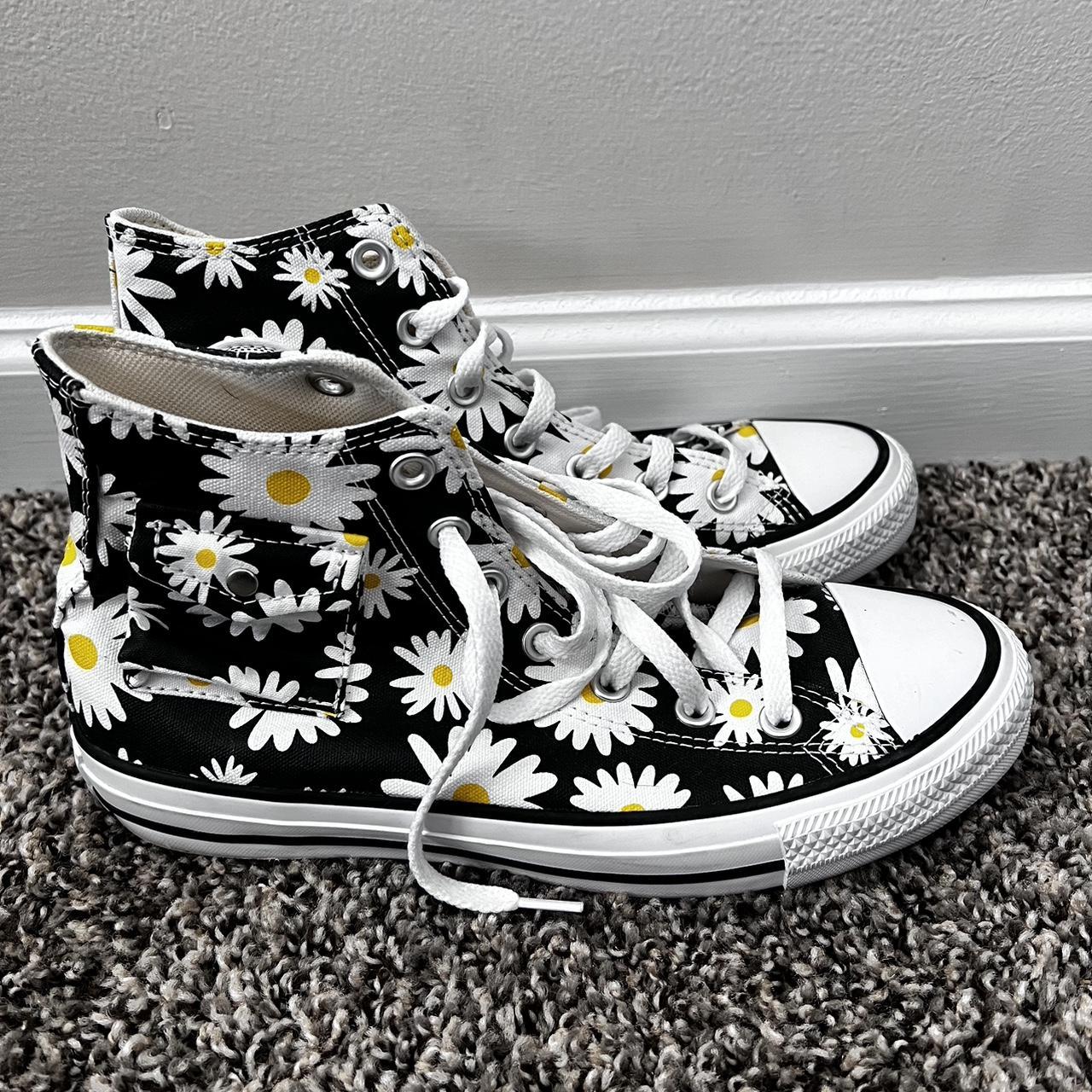 Converse Chuck Taylor All Star Daisy newest Black White High Top Pouch Shoes Size 6.5.