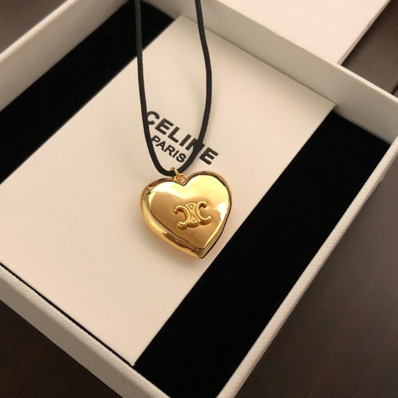 ❤︎ CELINE ❤︎ Vintage ❤︎ simple necklace Celine Vintage Oval Link Choker Necklace | Rent Celine jewelry for