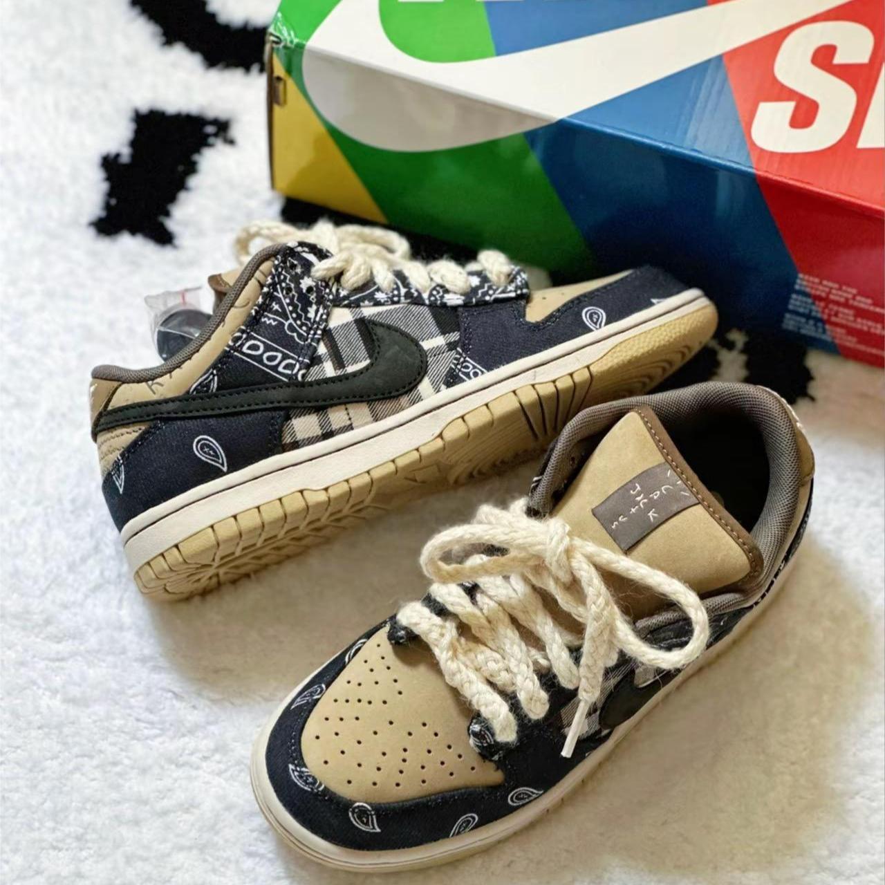 Special Box Travis Scott Dunks Travis Scott X Nike Dunk SB - Main Image