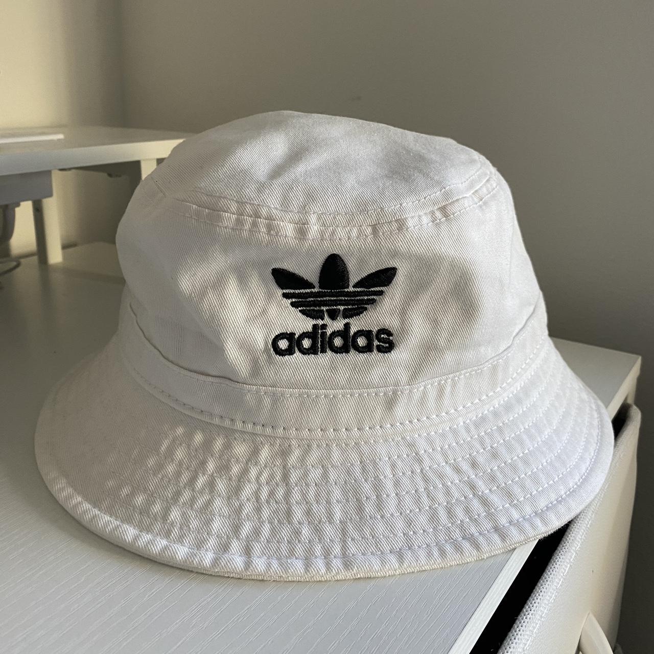 Adidas white bucket hat (one size), #Adidas