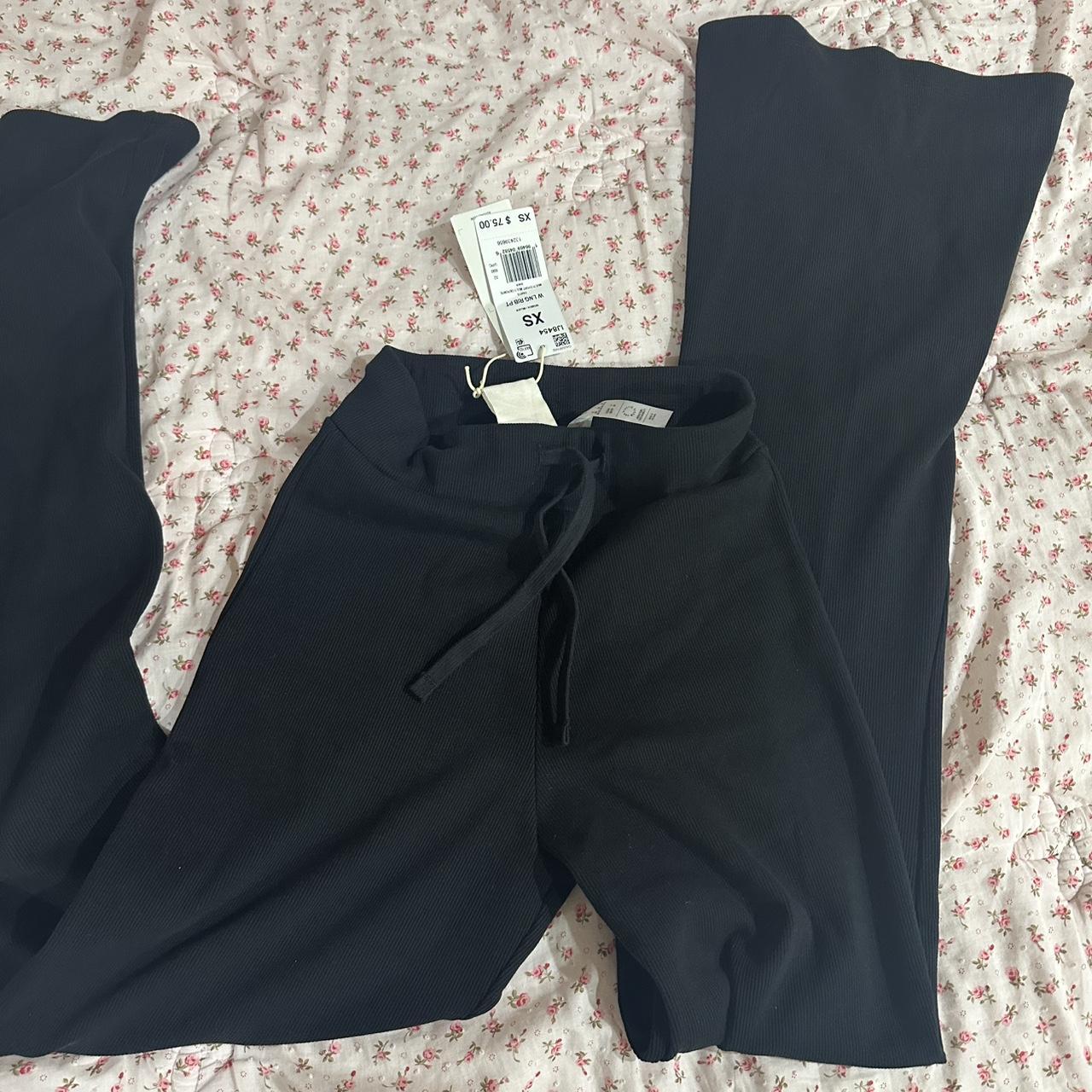 item listed by ellieeesells