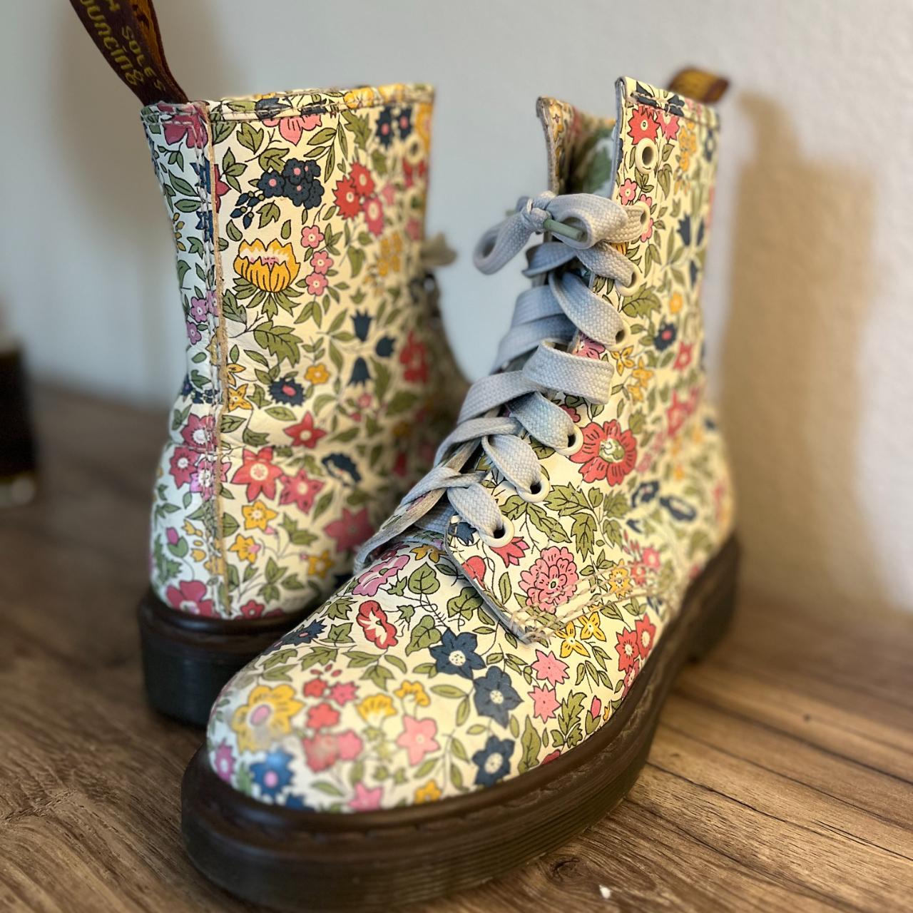 Fabulous SUPER RARE Liberty London x Doc Marten