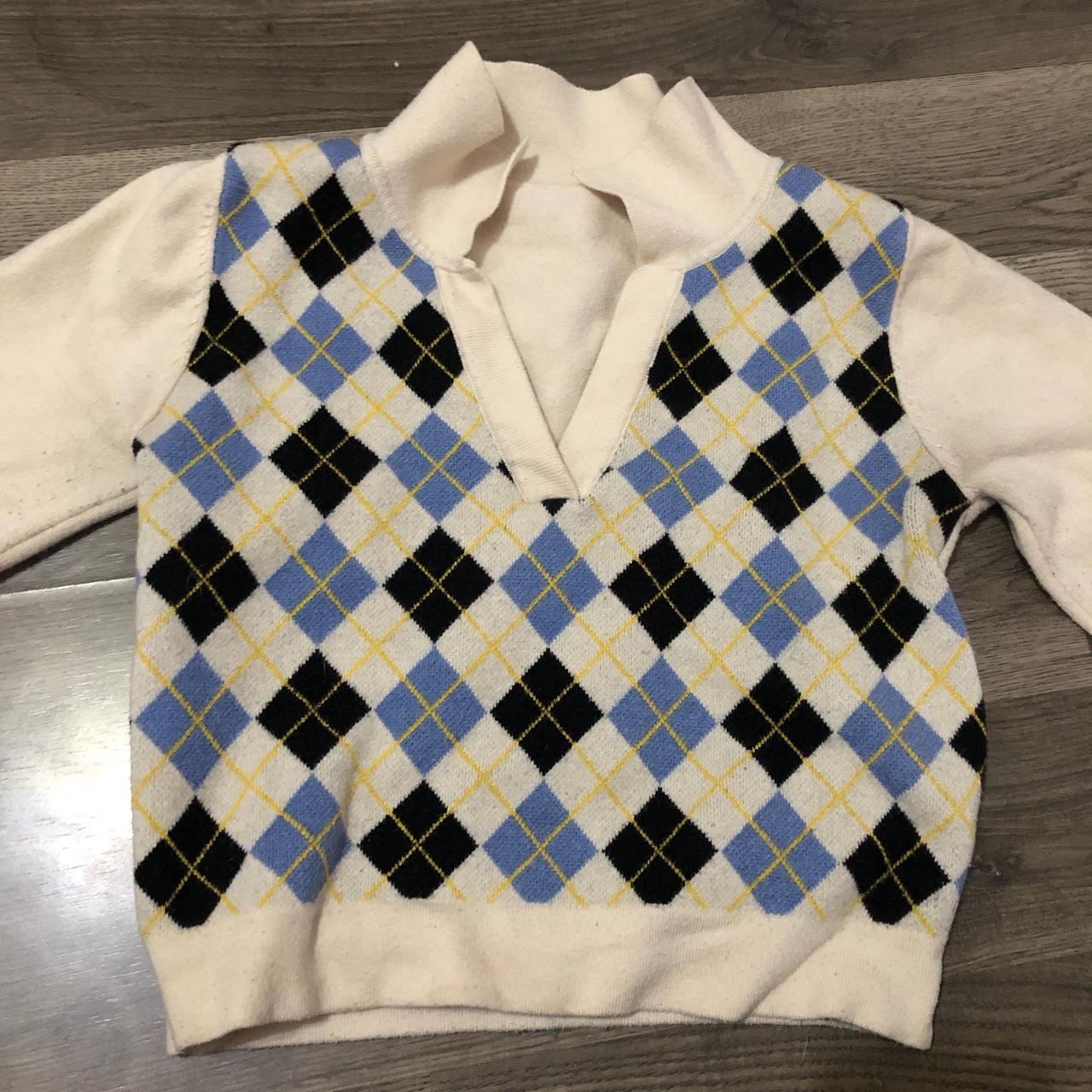 cream and blue argyle sweater size m, • fits