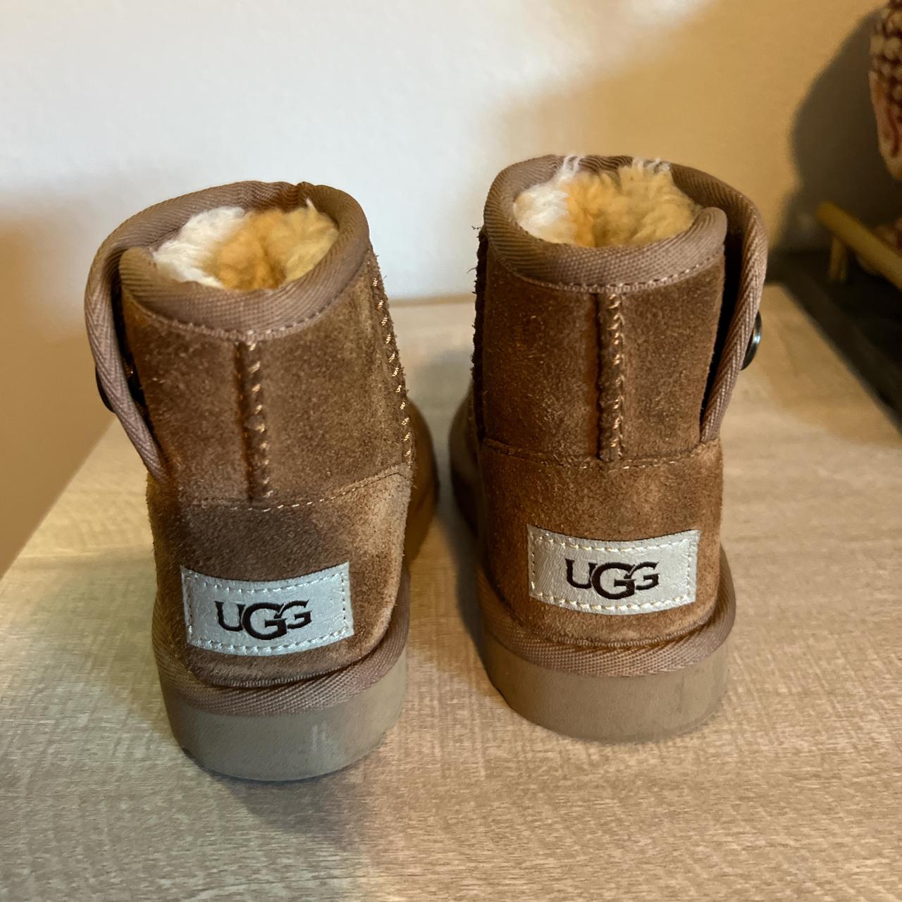 Ugg toddler shops boots size 7